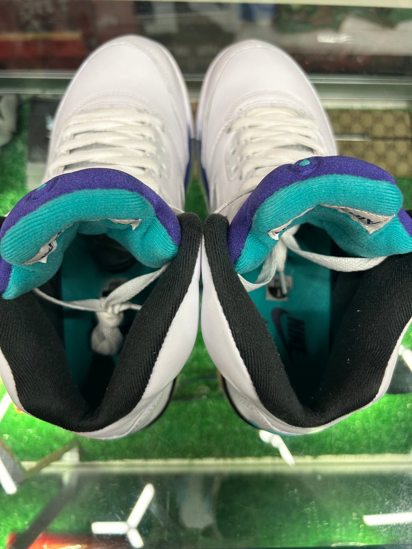 JORDAN 5 RETRO GRAPE (PRE-OWNED / NO BOX)