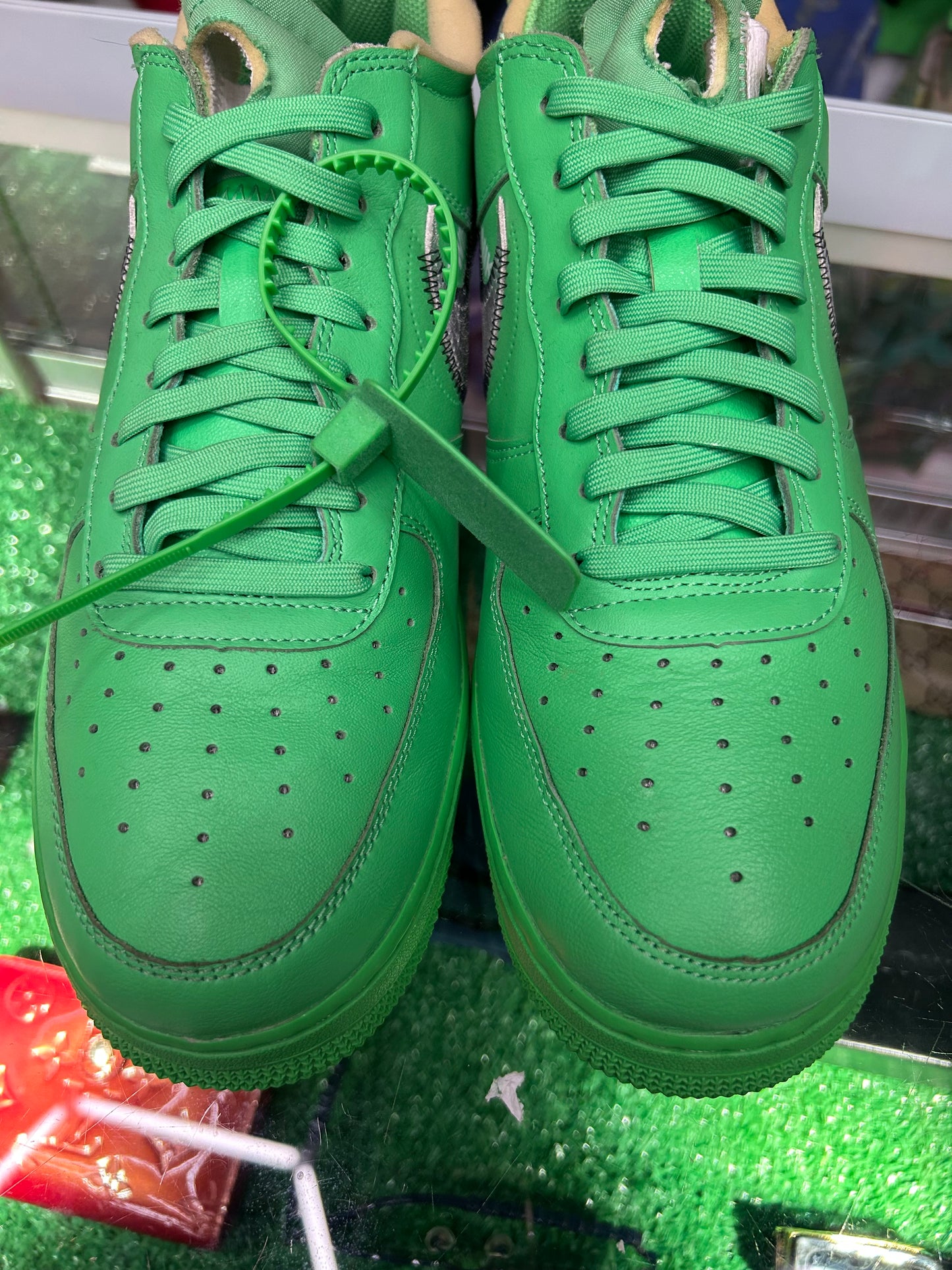 OFF-WHITE X NIKE AIR FORCE 1 “BROOKLYN GREEN” (PRE-OWNED W/ BOX)