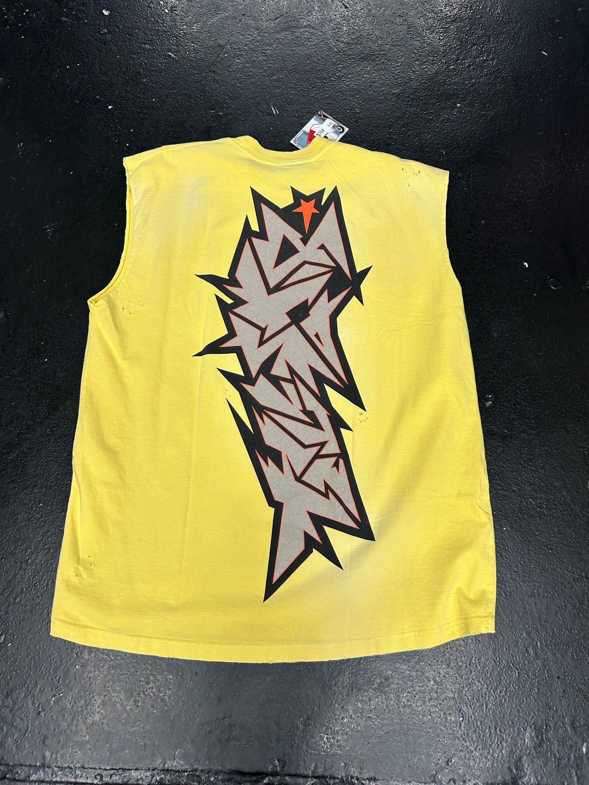 HELLSTAR CRACKED PRINT CUTOFF YELLOW TEE