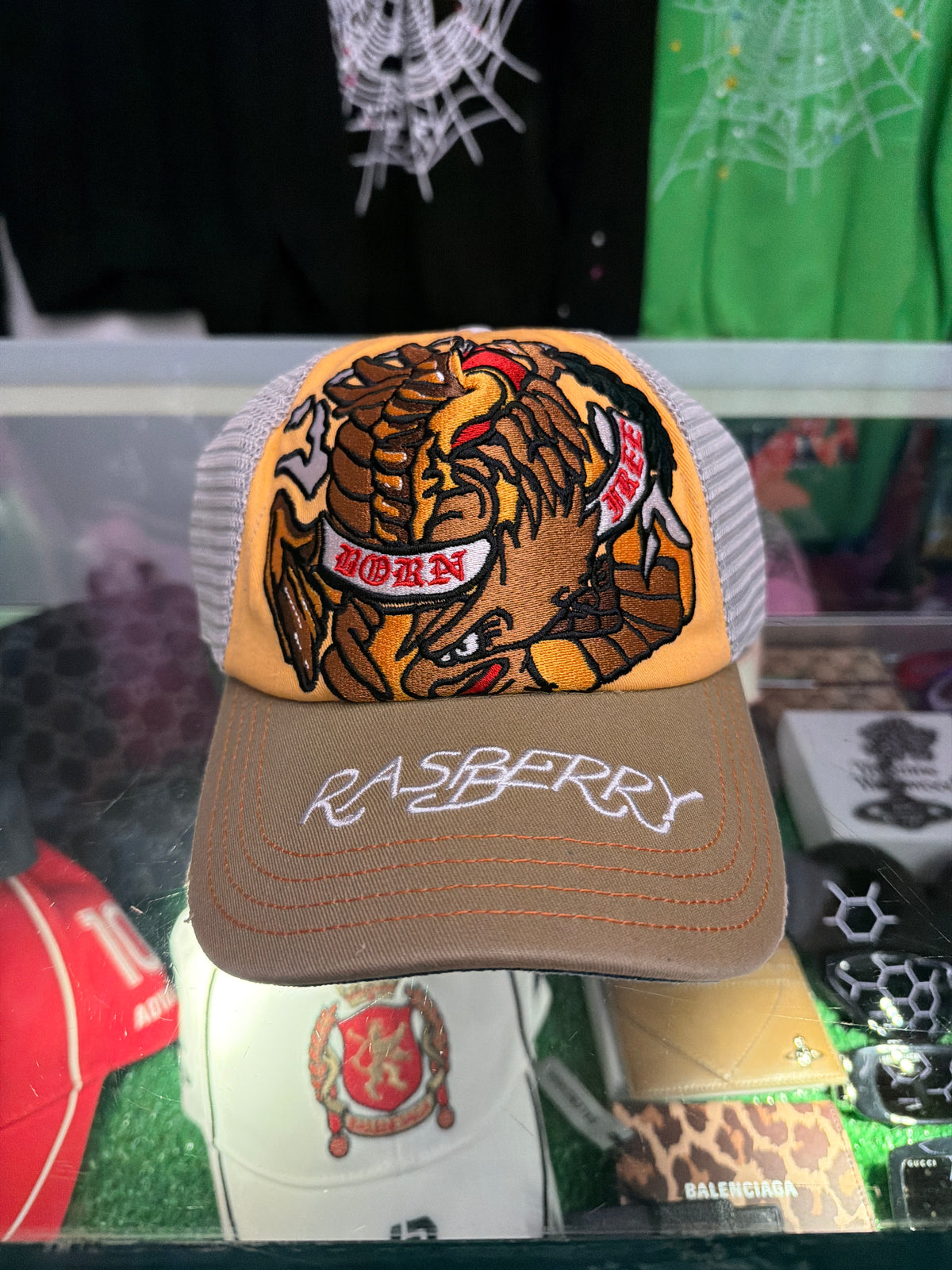 RASPBERRY HILLS GV GALLERY BORN FREE HAT (BRAND NEW)