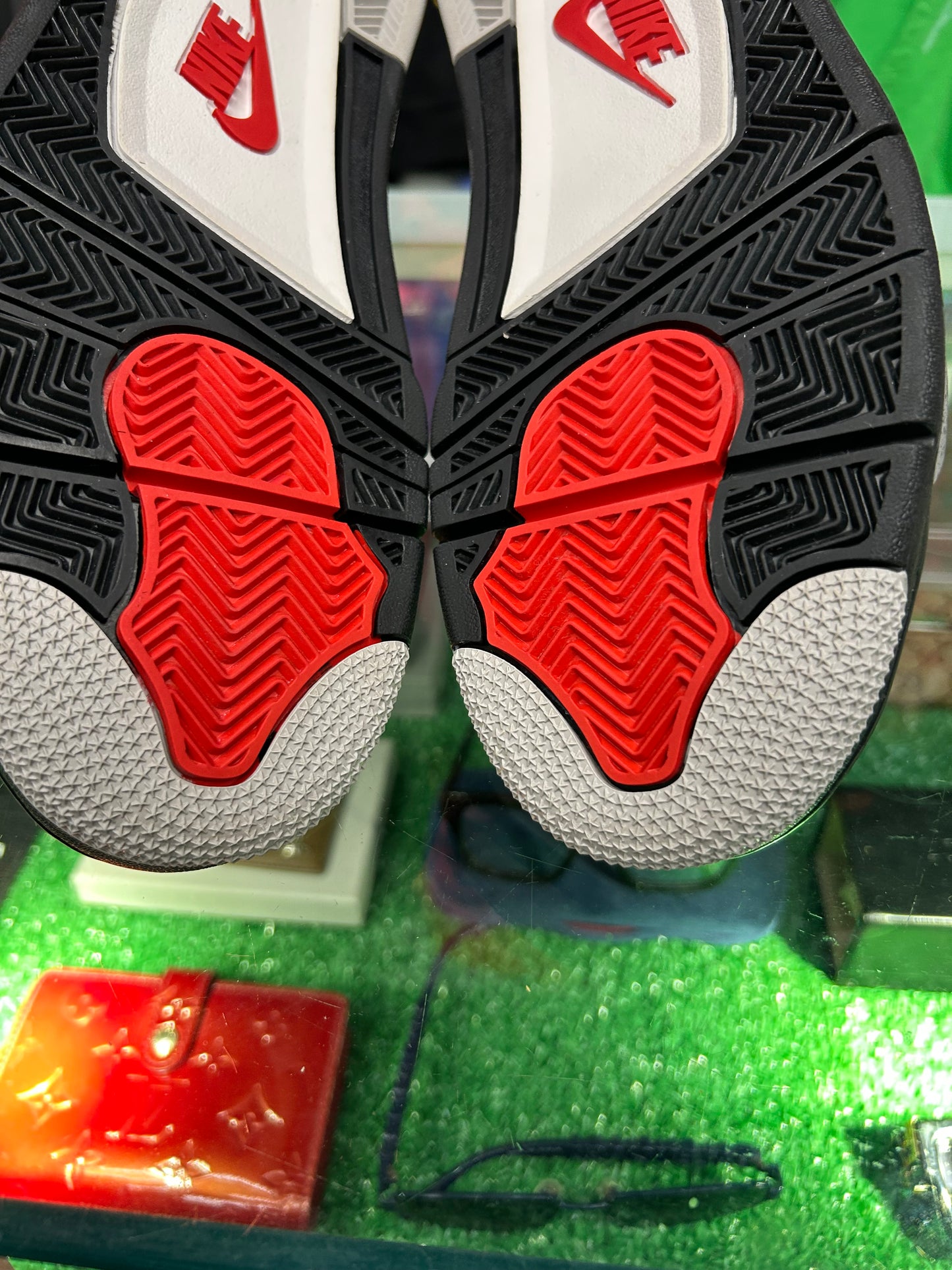 JORDAN 4 RETRO WHITE CEMENT GREY (PRE-OWNED / WITH BOX)
