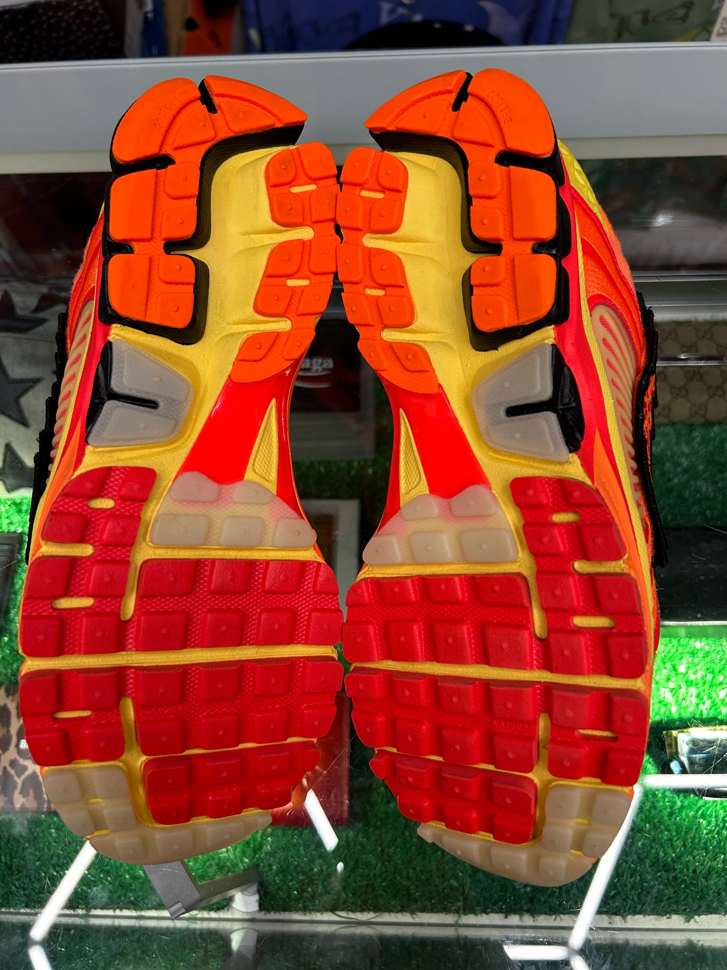 NIKE VOMERO 5 DORNBECHERS (PRE-OWNED W / BOX)