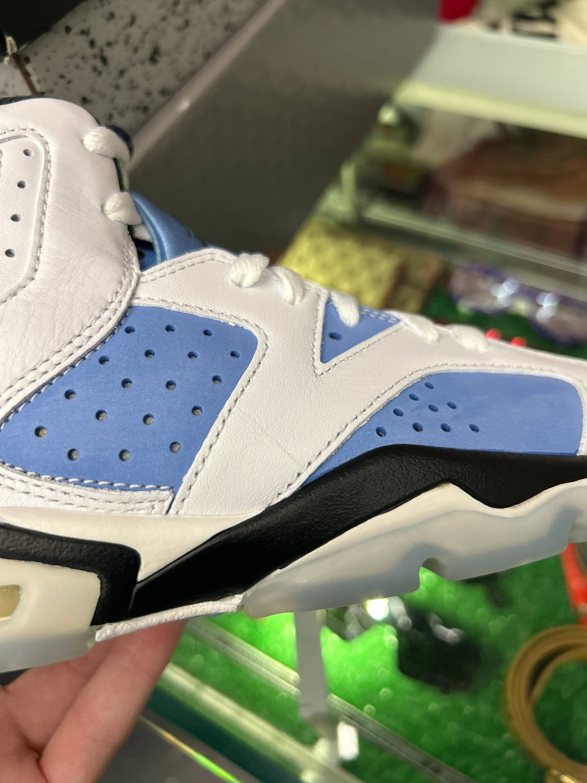 JORDAN 6 UNC (PRE-OWNED W/ BOX)