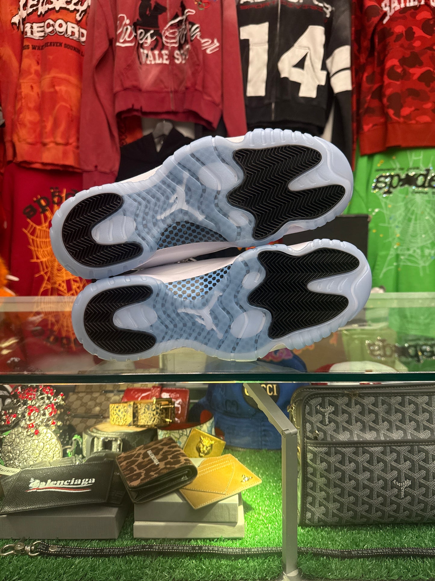 JORDAN 11 RETRO LEGEND BLUE (PRE-OWNED W/ BOX)