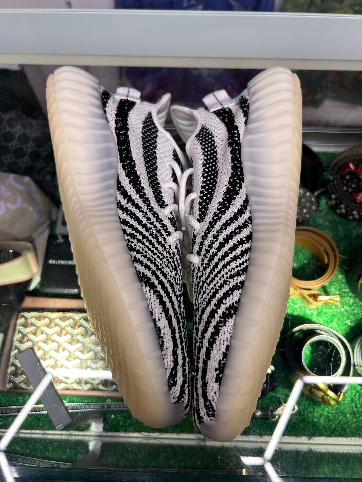YEEZY 350 ZEBRA (PRE-OWNED W/ BOX)