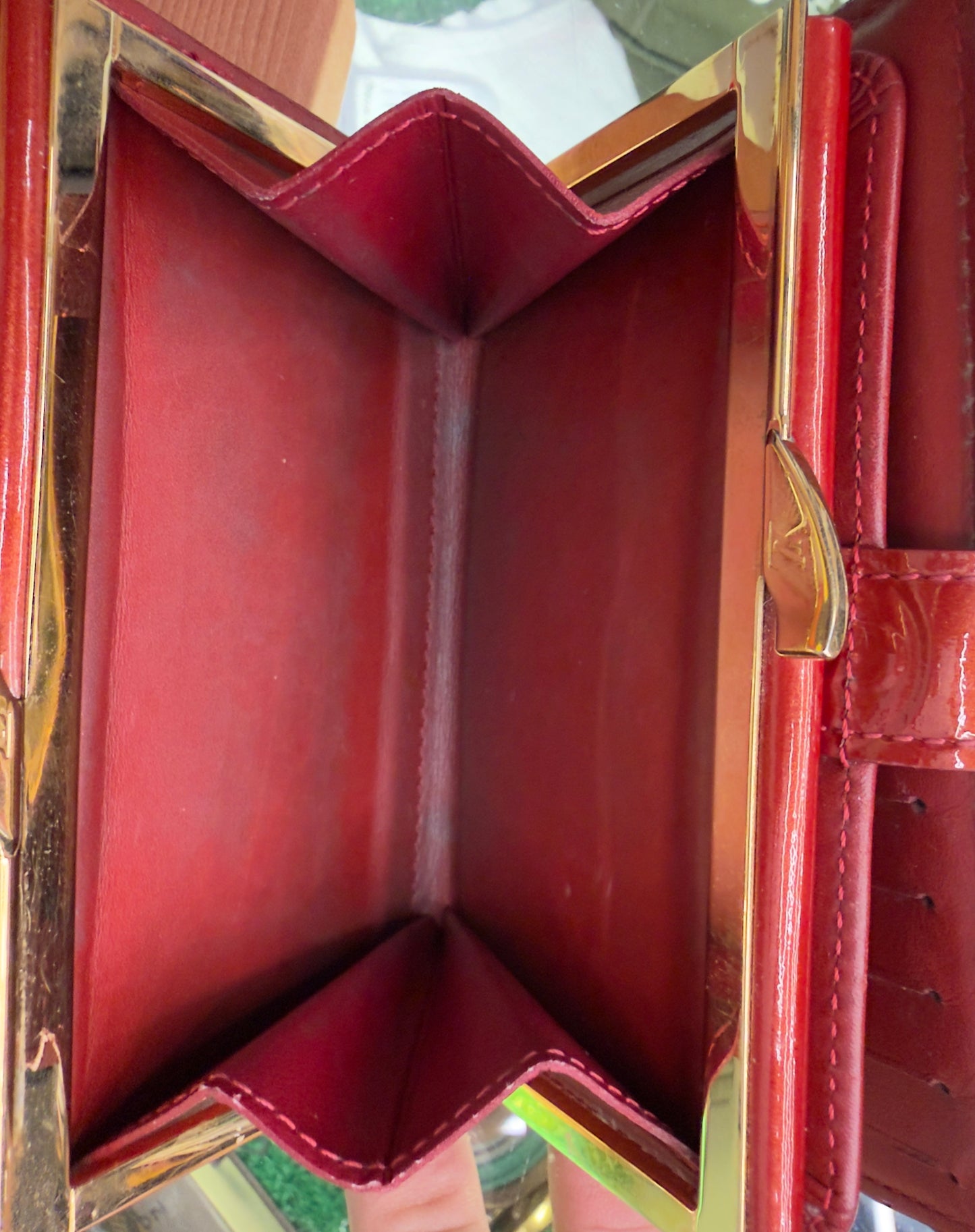 LOUIS VUITTON VERNIS PORTEFEUILLE VIENNOIS KISS LOCK BI FOLD WALLET RED (PRE-OWNED W/ BOX)