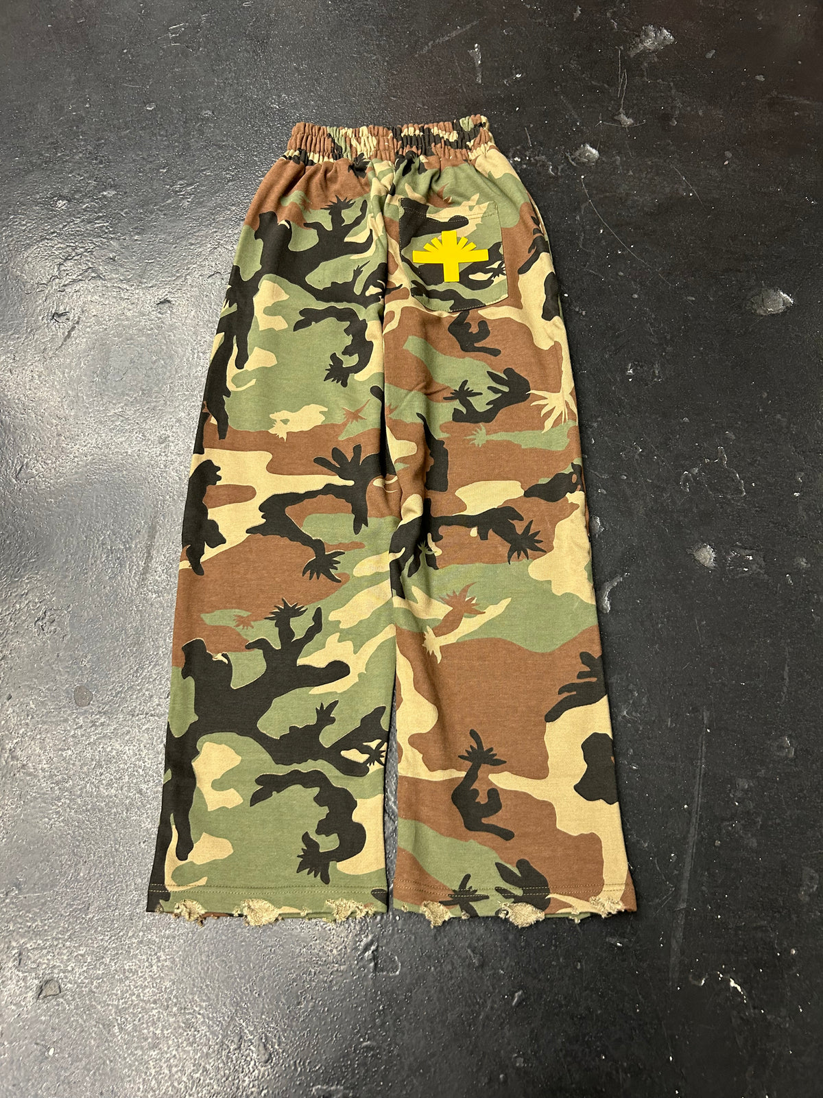 VERTABRAE C-2.0 CAMO SWEATPANTS (BRAND NEW)