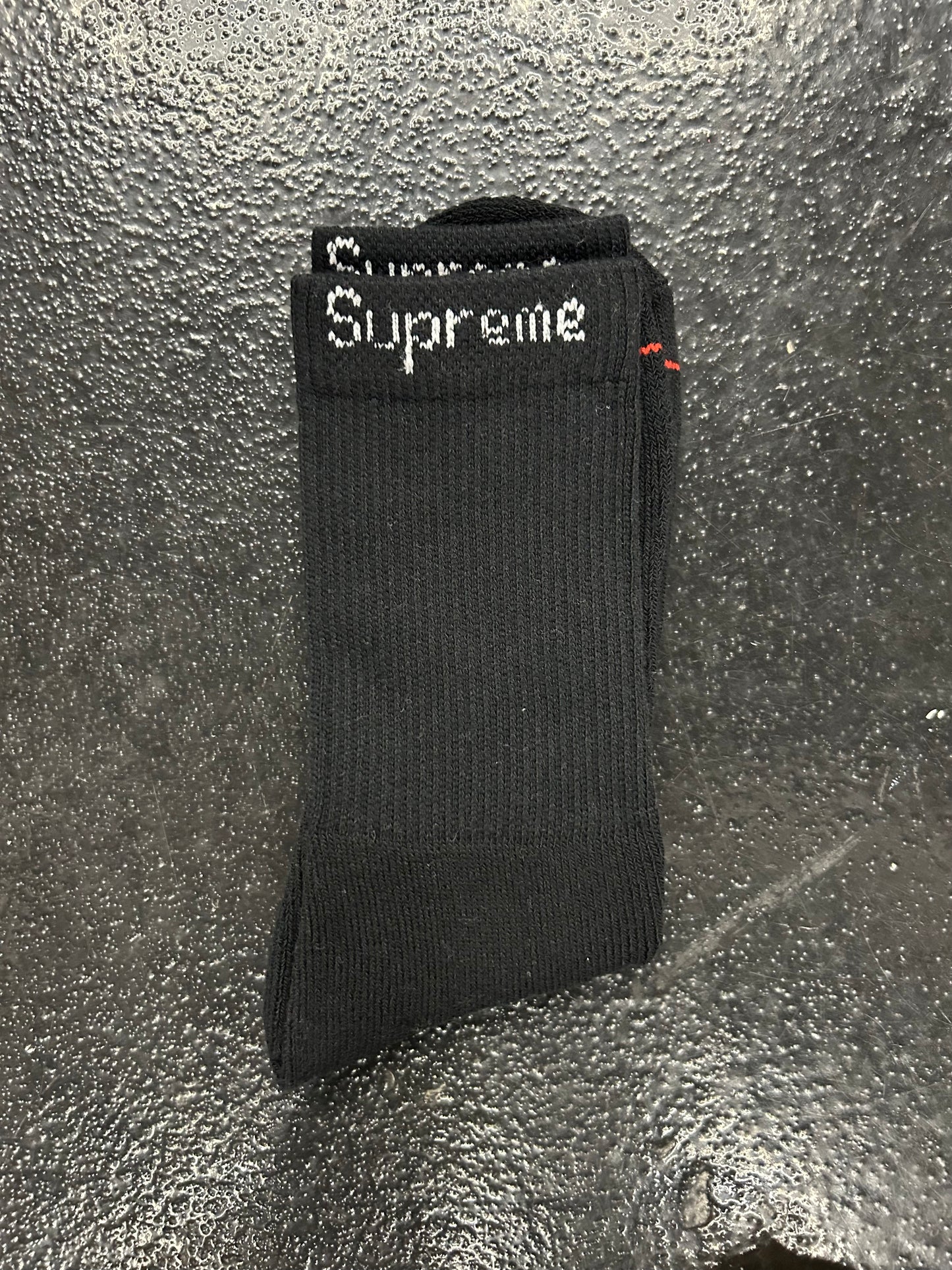 SUPREME BLACK SOCKS (PACK OF 1)