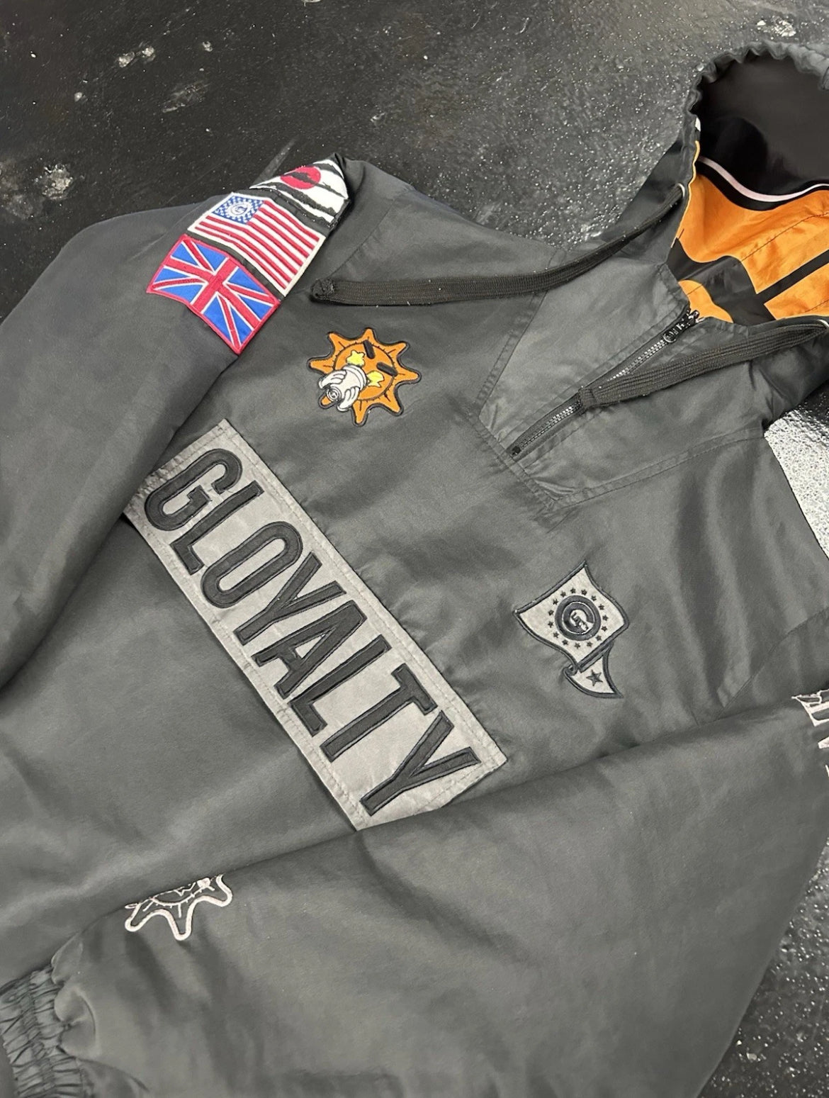 GLOGANG REVERSIBLE WINDBREAKER (PRE OWNED)