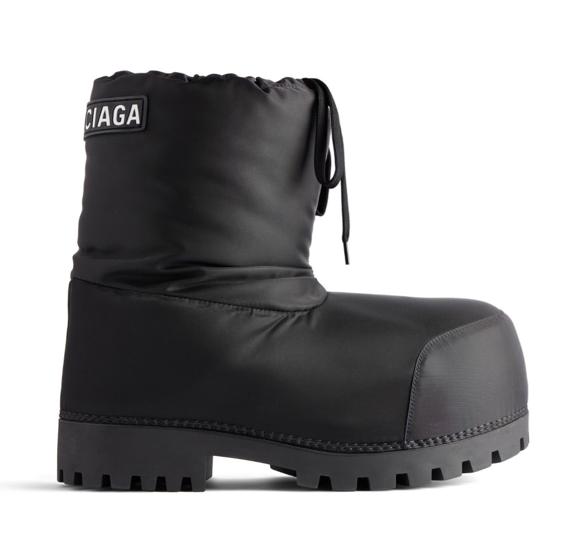 BALENCIAGA BLACK ALASKA BOOT (PRE-OWNED NO BOX)