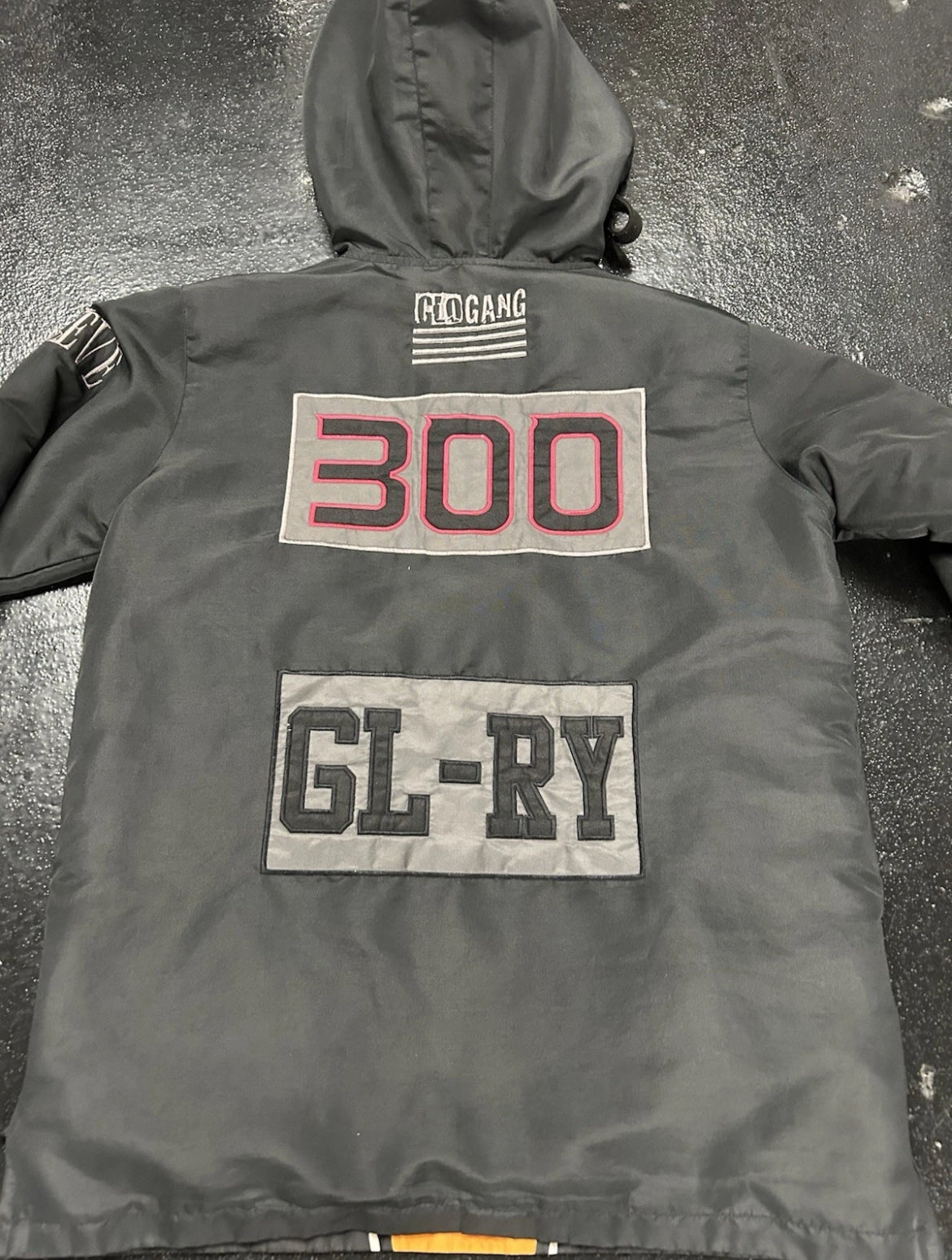 GLOGANG REVERSIBLE WINDBREAKER (PRE OWNED)