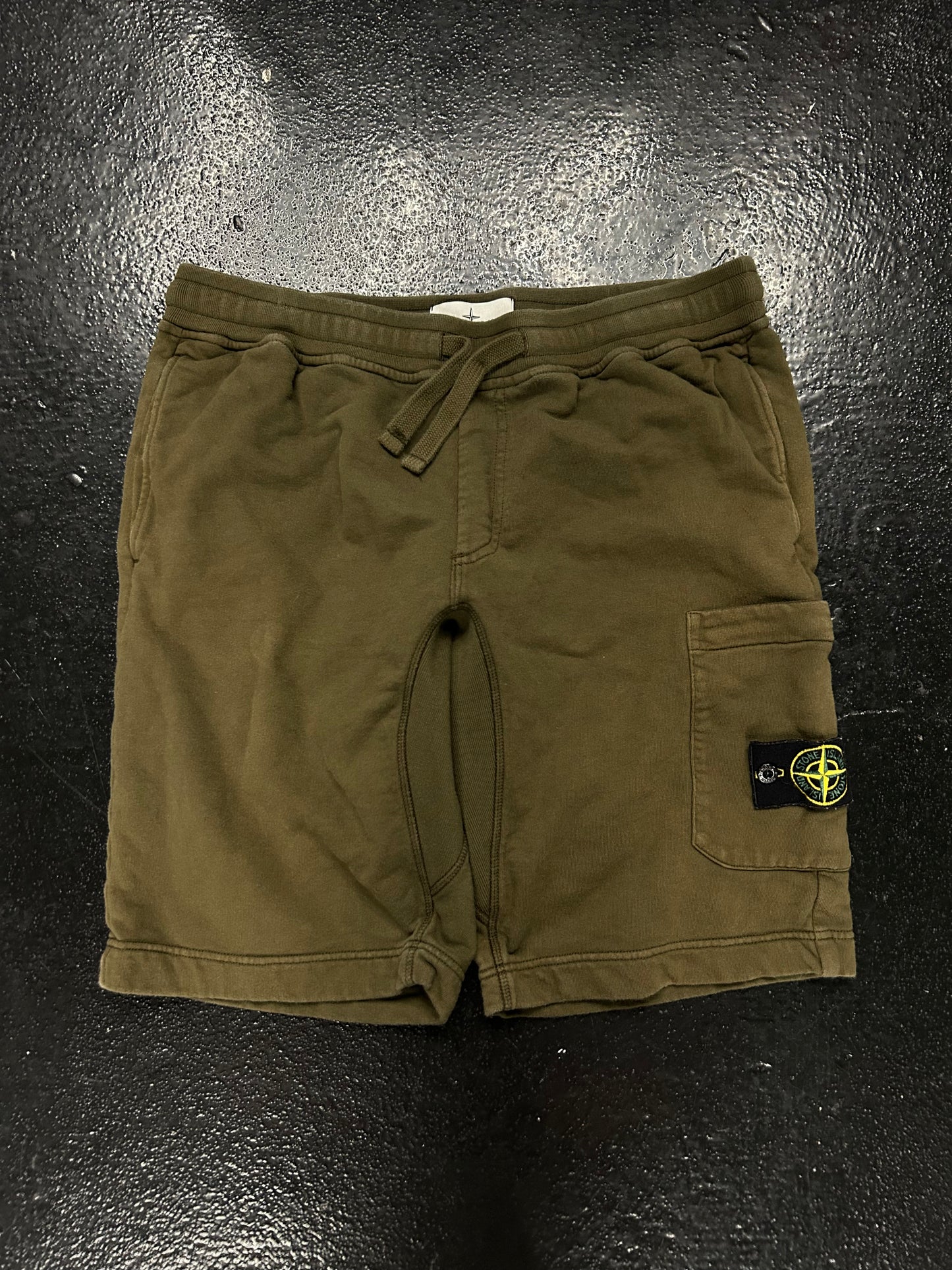 STONE ISLAND MOSS GREEN SHORTS (PRE OWNED)