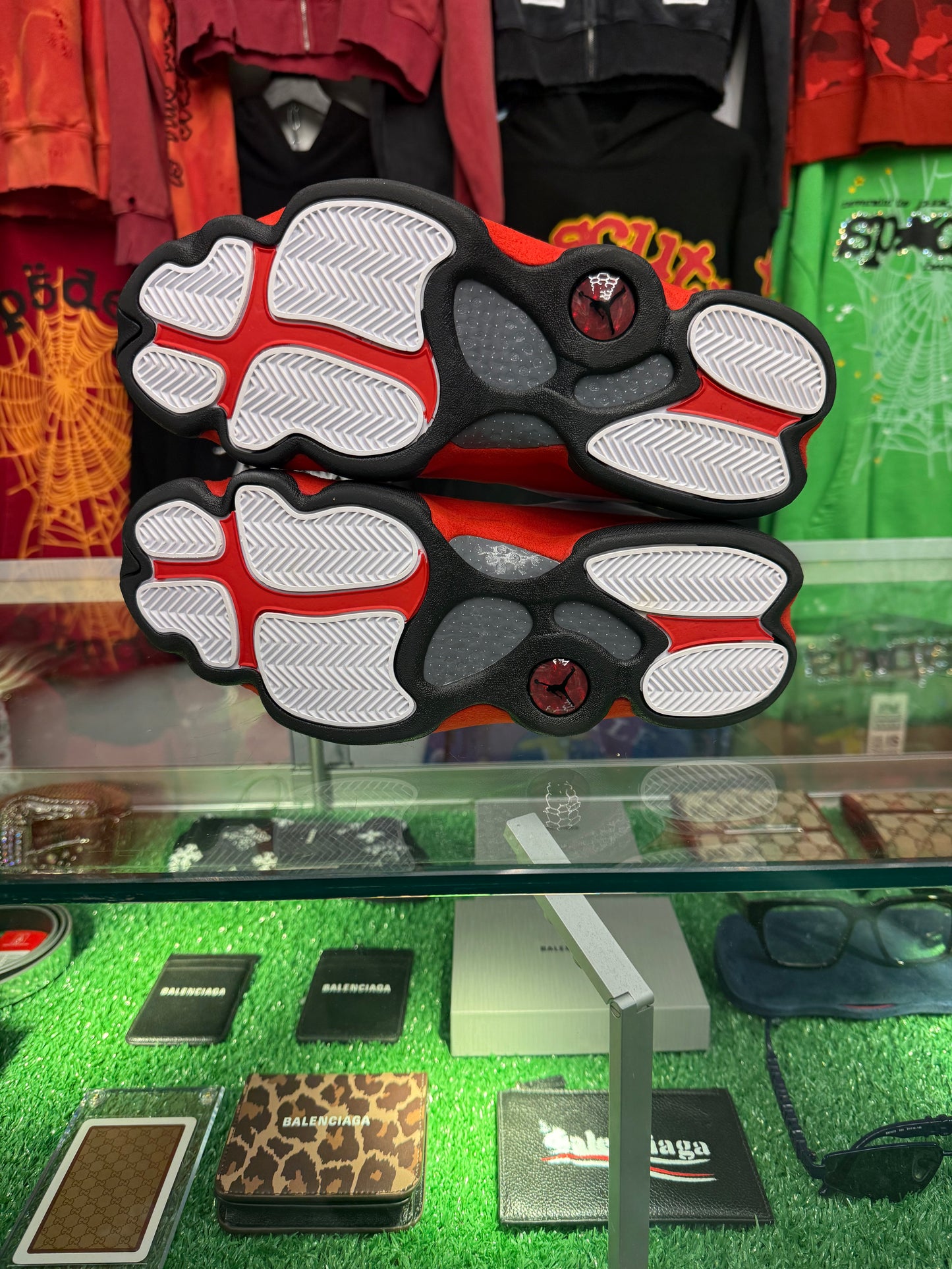 JORDAN 13 CHICAGO (PRE-OWNED W/ BOX)