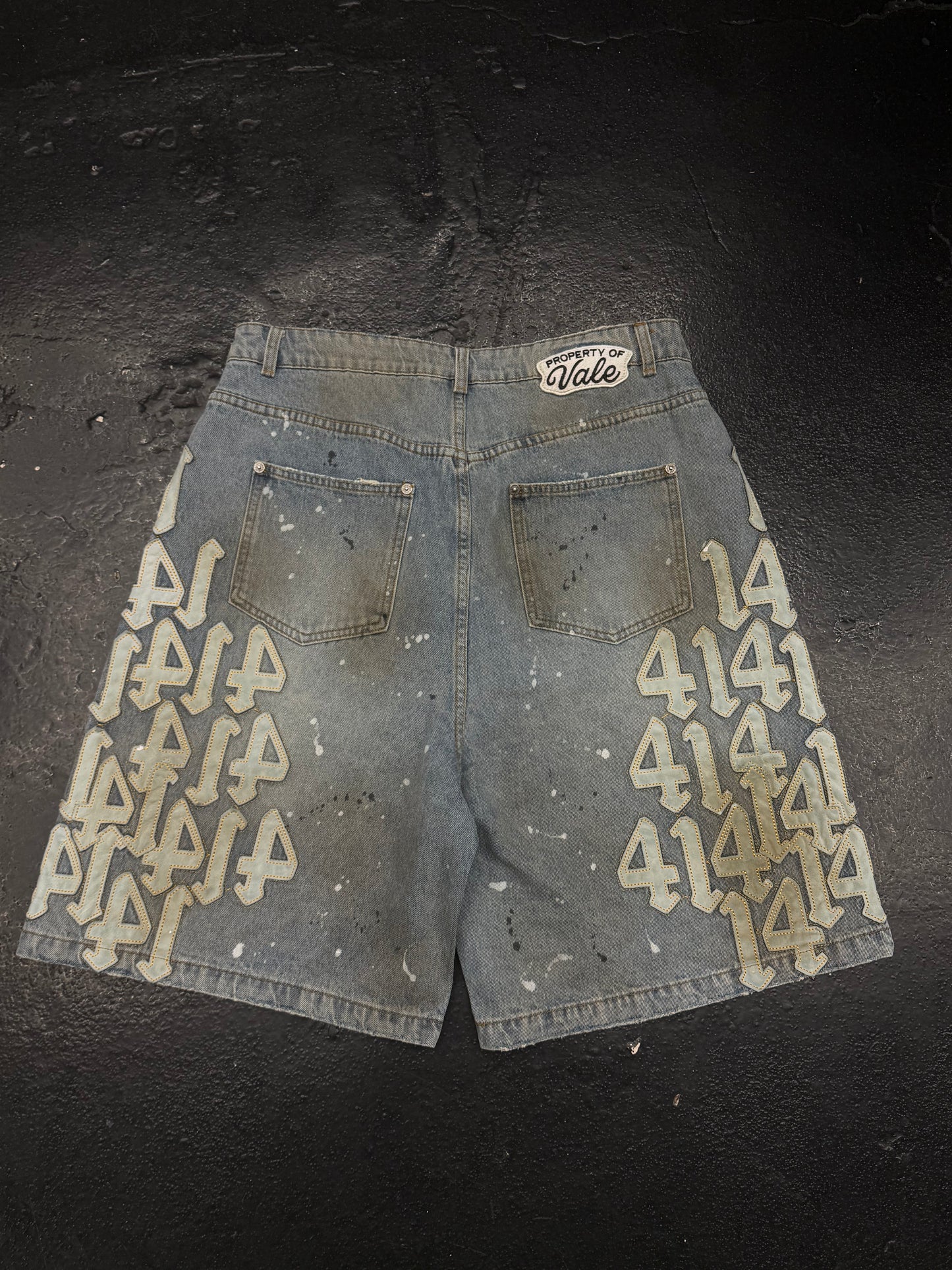VALE FOREVER LUCKY CHARMS APPLIQUÉ DENIM SHORTS (PRE-OWNED (PRE-OWNED)