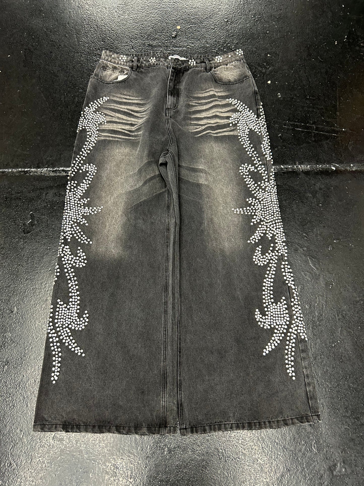 VALE SPORTS DIVISION BEDAZZLED BLACK JEANS (BRAND NEW)