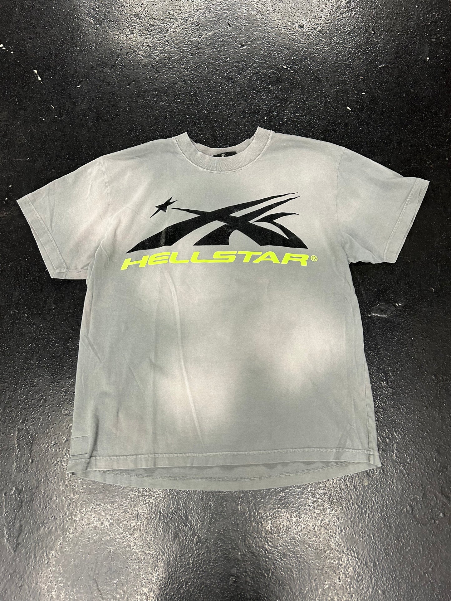 HELLSTAR FADED LIGHT GREY CENTER LOGO TEE (PRE-OWNED)