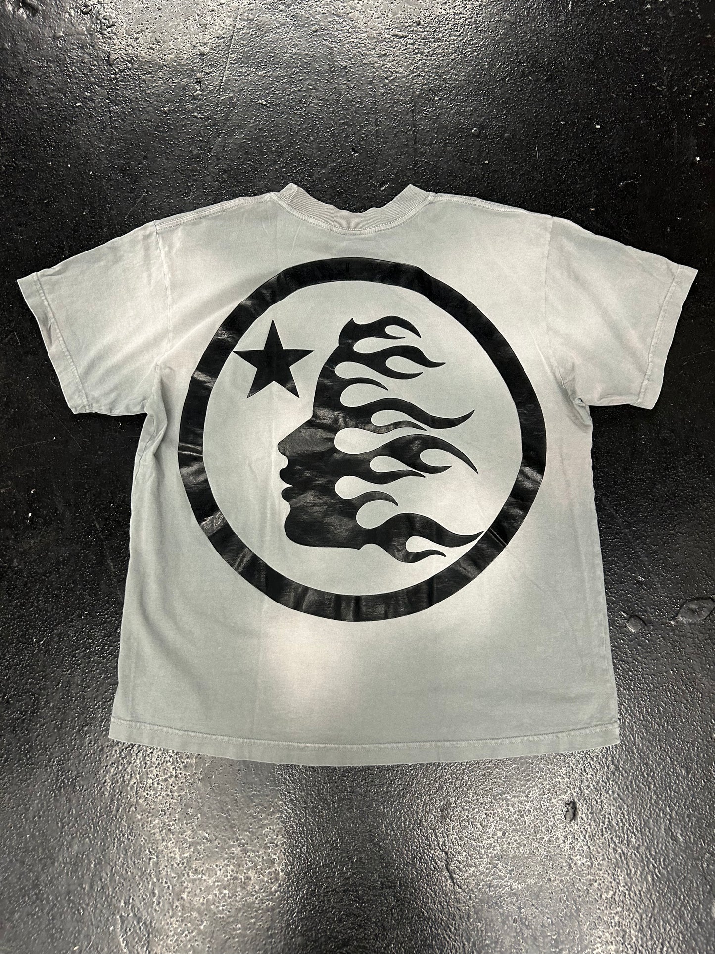 HELLSTAR FADED LIGHT GREY CENTER LOGO TEE (PRE-OWNED)