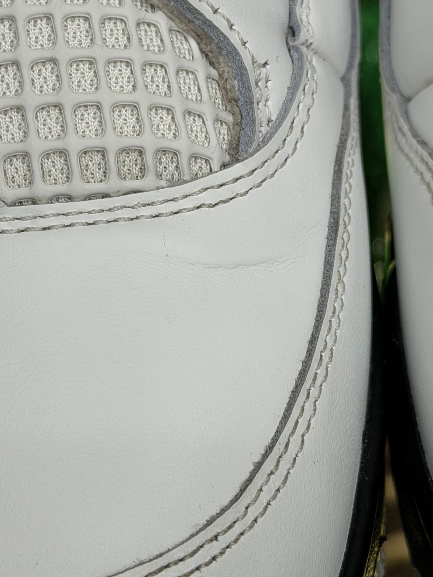 JORDAN 4 WHITE CEMENT (PRE-OWNED W/ BOX)