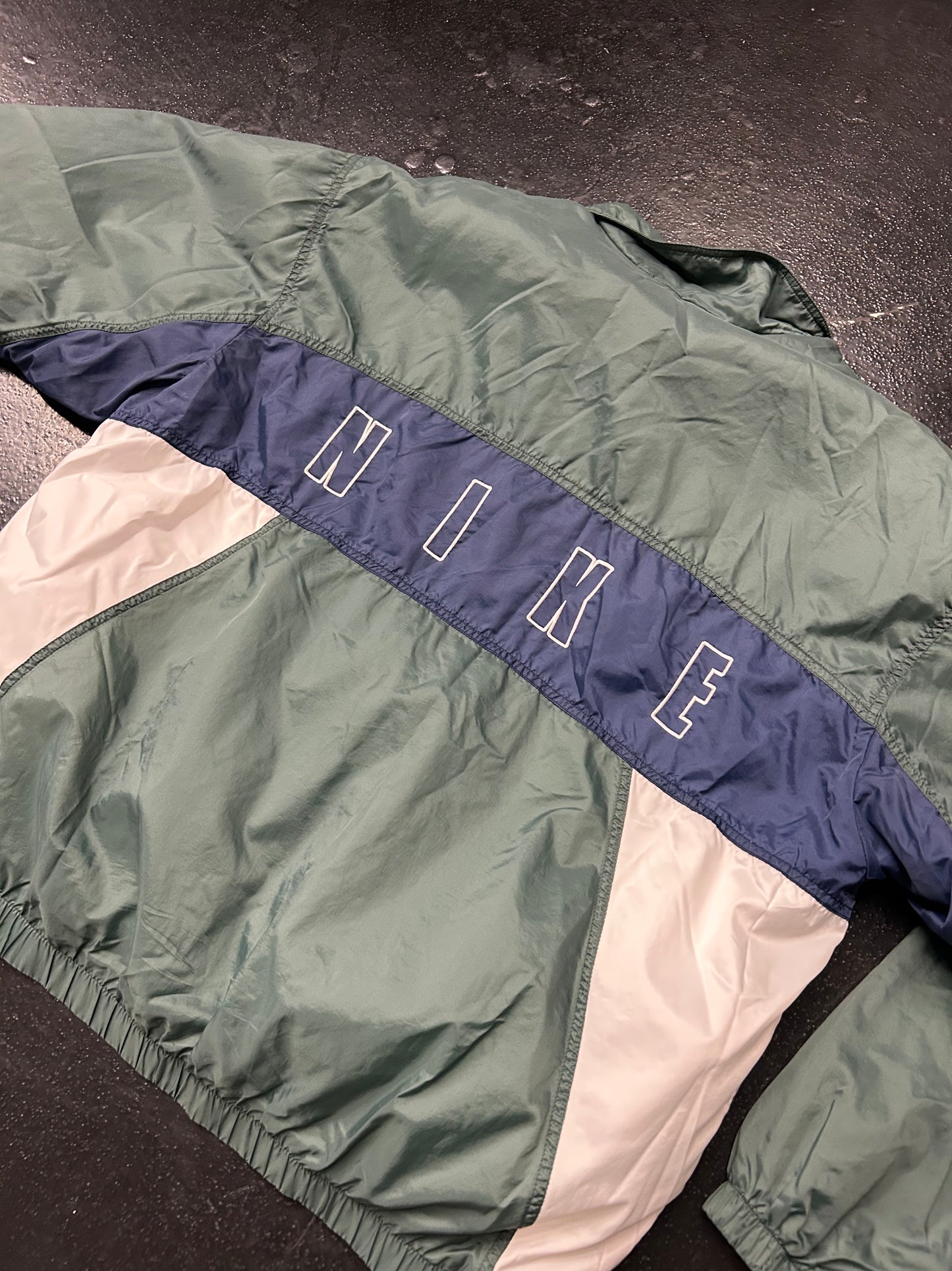 VINTAGE NIKE BLUE GREEN WINDBREAKER JACKET (PRE-OWNED)
