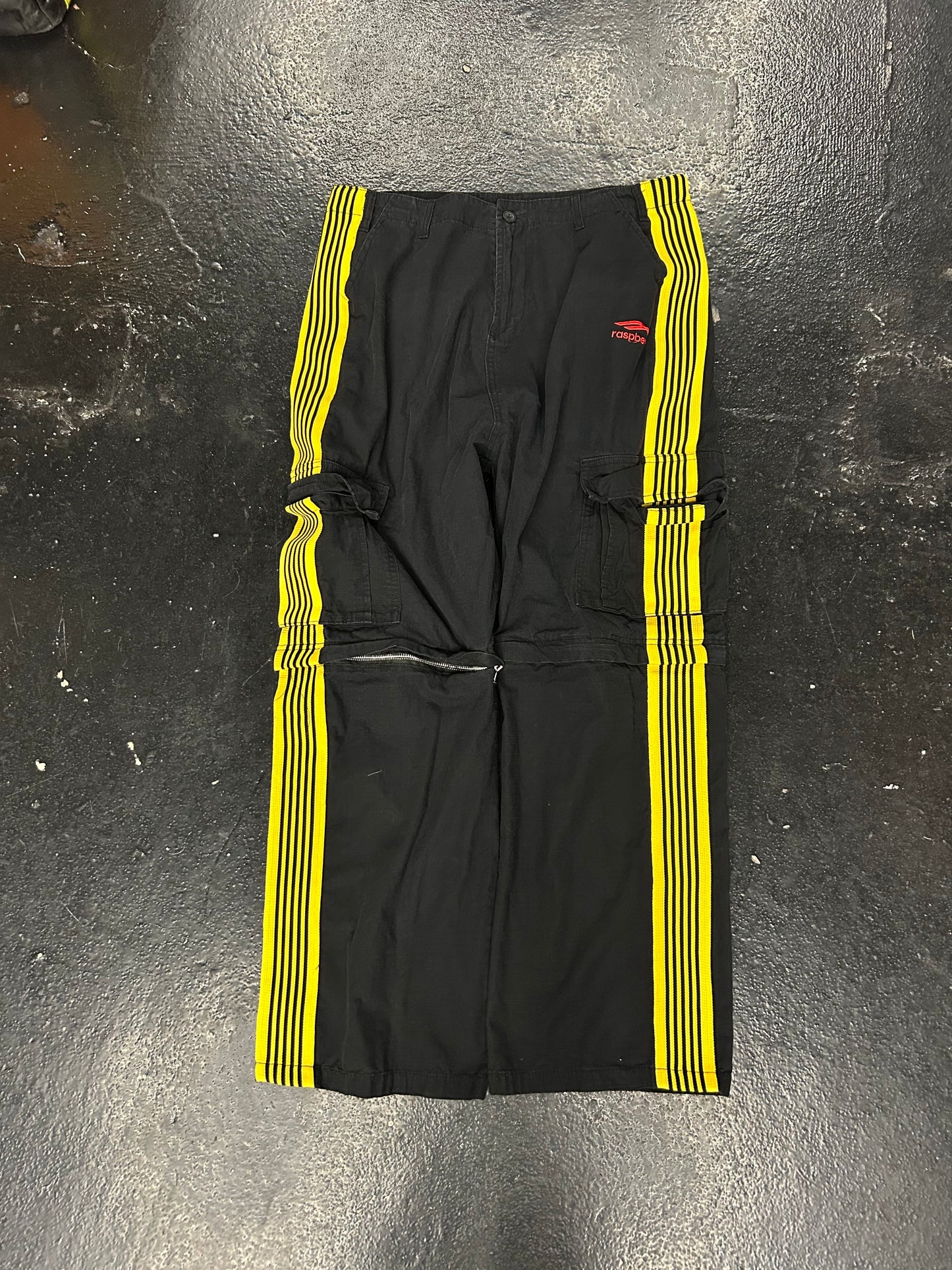 RASPBERRY HILLS ZIP-OFF BLACK CARGOS (PRE-OWNED)