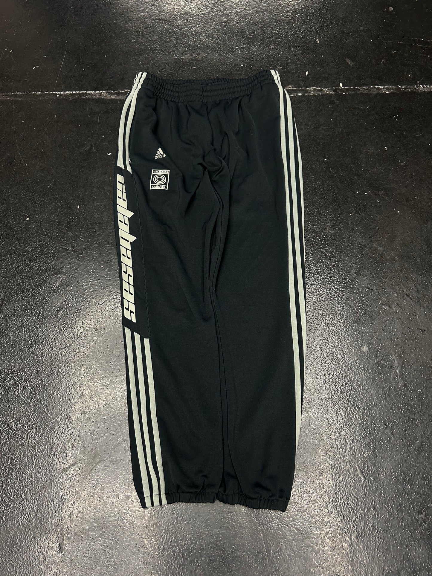 ADIDAS CALABASAS CUFFED SWEATPANTS (PRE-OWNED)