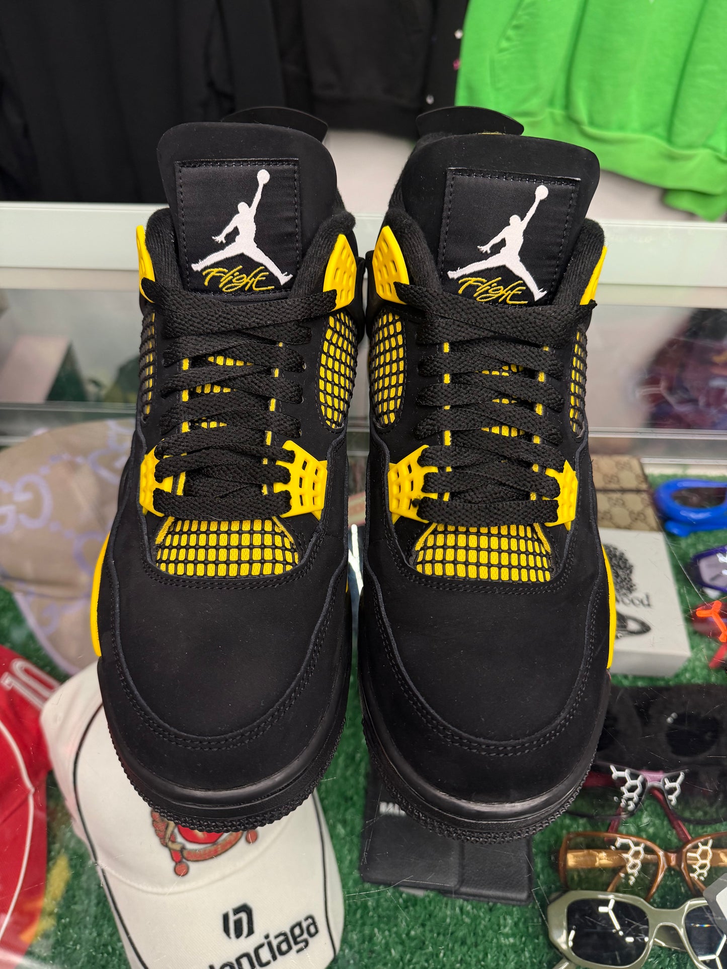 JORDAN 4 THUNDER (PRE-OWNED W/ BOX)