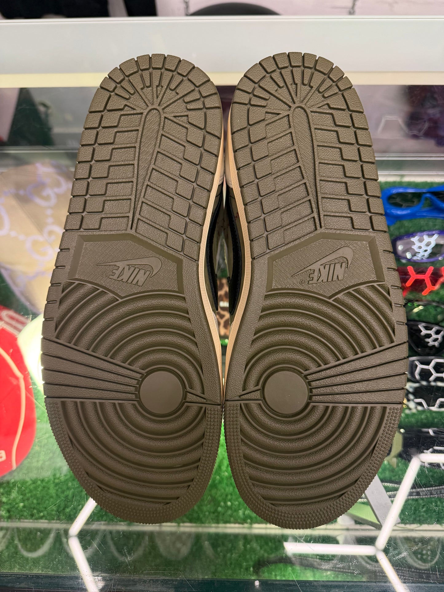 JORDAN 1 LOW TRAVIS SCOTT MEDIUM OLIVE (BRAND NEW)