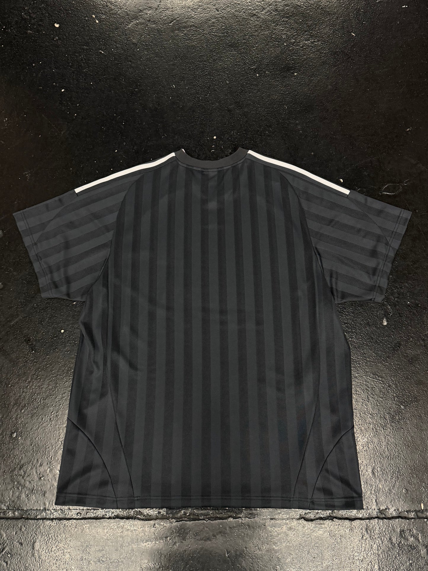 BALENCIAGA ADIDAS OVERSIZED JERSEY (PRE-OWNED)
