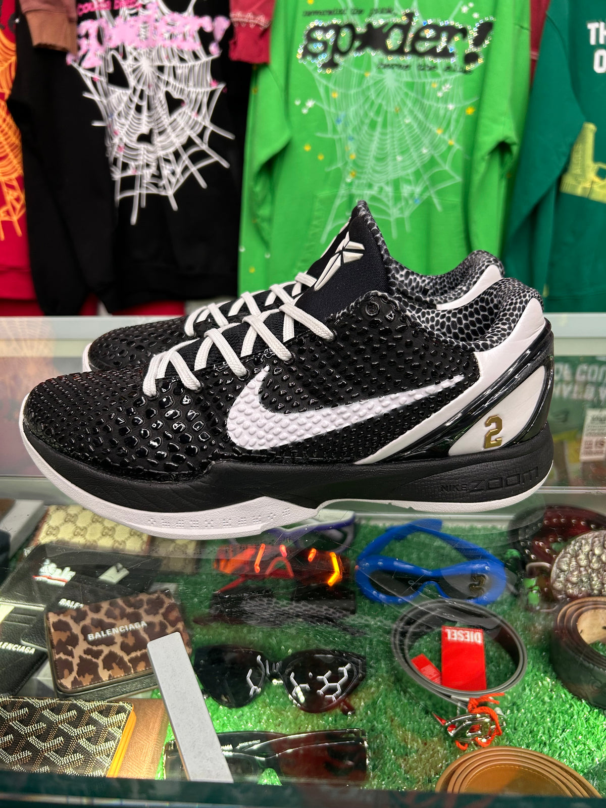 KOBE 6 MAMBACITA SWEET 16 (PRE-OWNED NO BOX) (FLAWS IN PHOTOS)