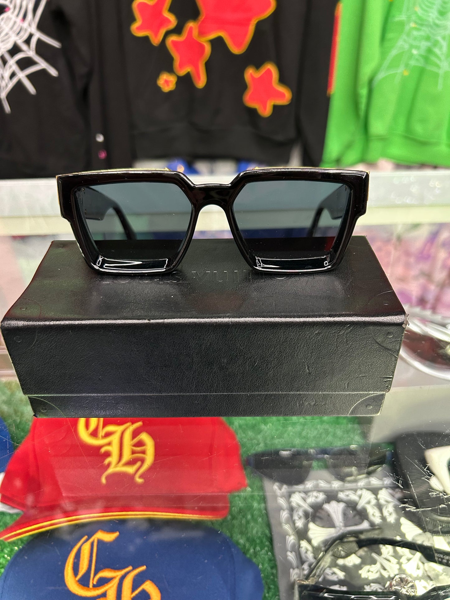 LOUIS VUITTON MILLIONAIRE BLACK/ GOLD SUNGLASSES (PRE-OWNED)