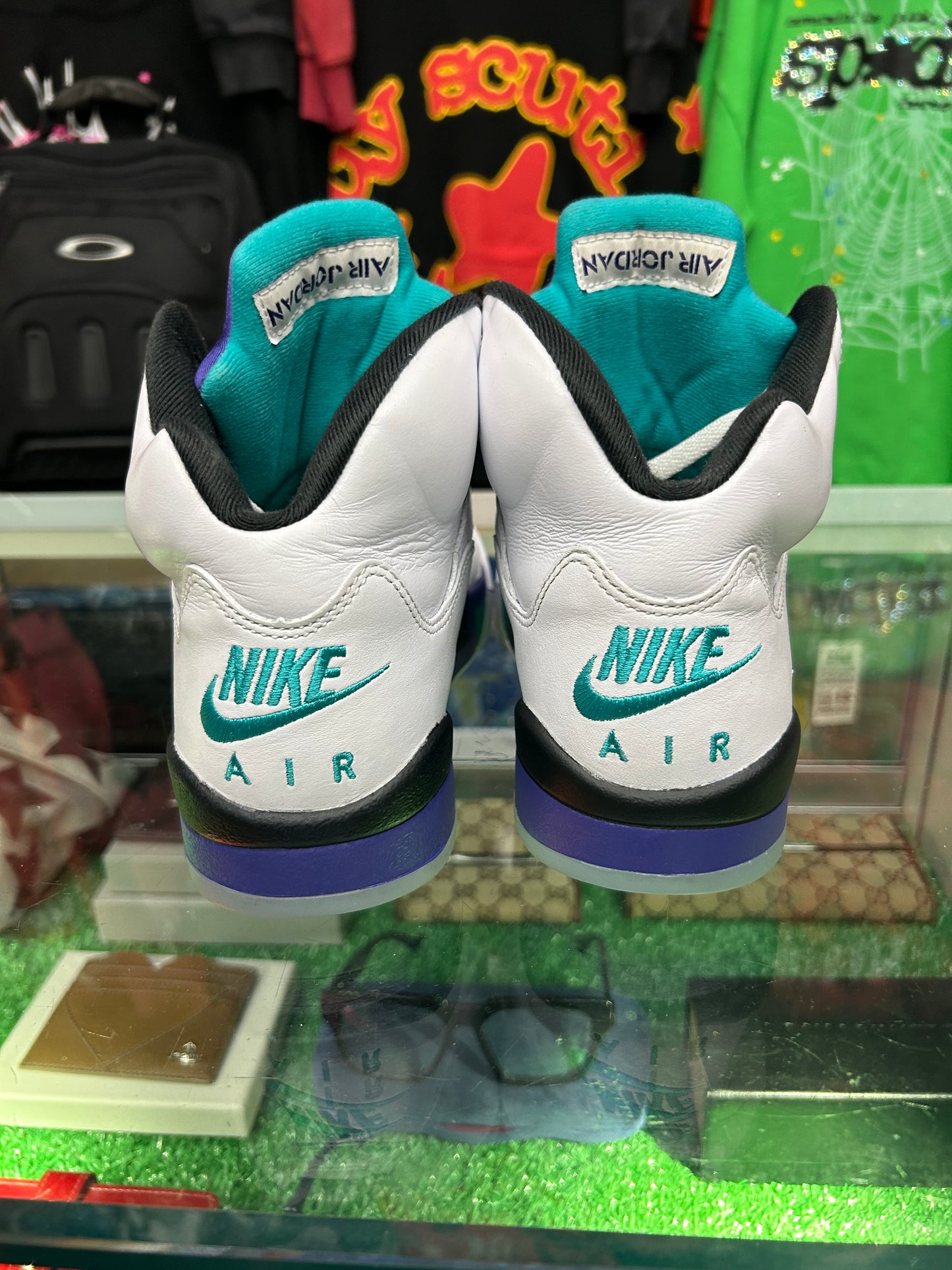 JORDAN 5 RETRO GRAPE (PRE-OWNED / NO BOX)