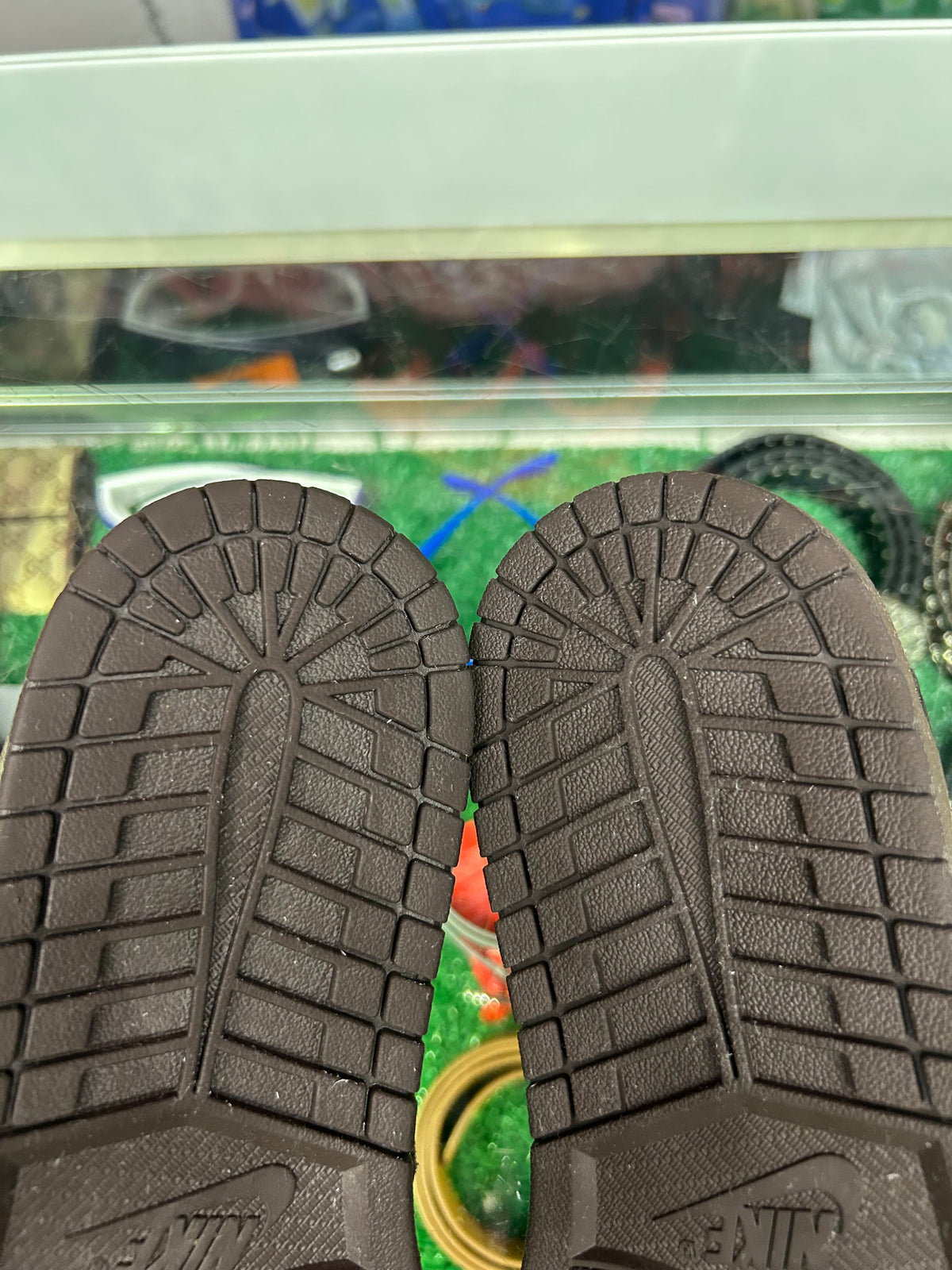TRAVIS SCOTT JORDAN 1 LOW VELVET BROWN (PRE-OWNED W/ BOX)