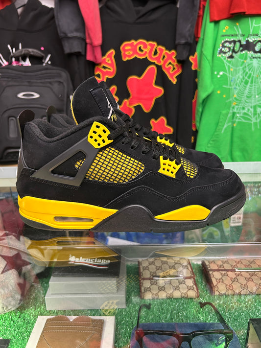 JORDAN 4 RETRO THUNDER  (PRE-OWNED W/ BOX)