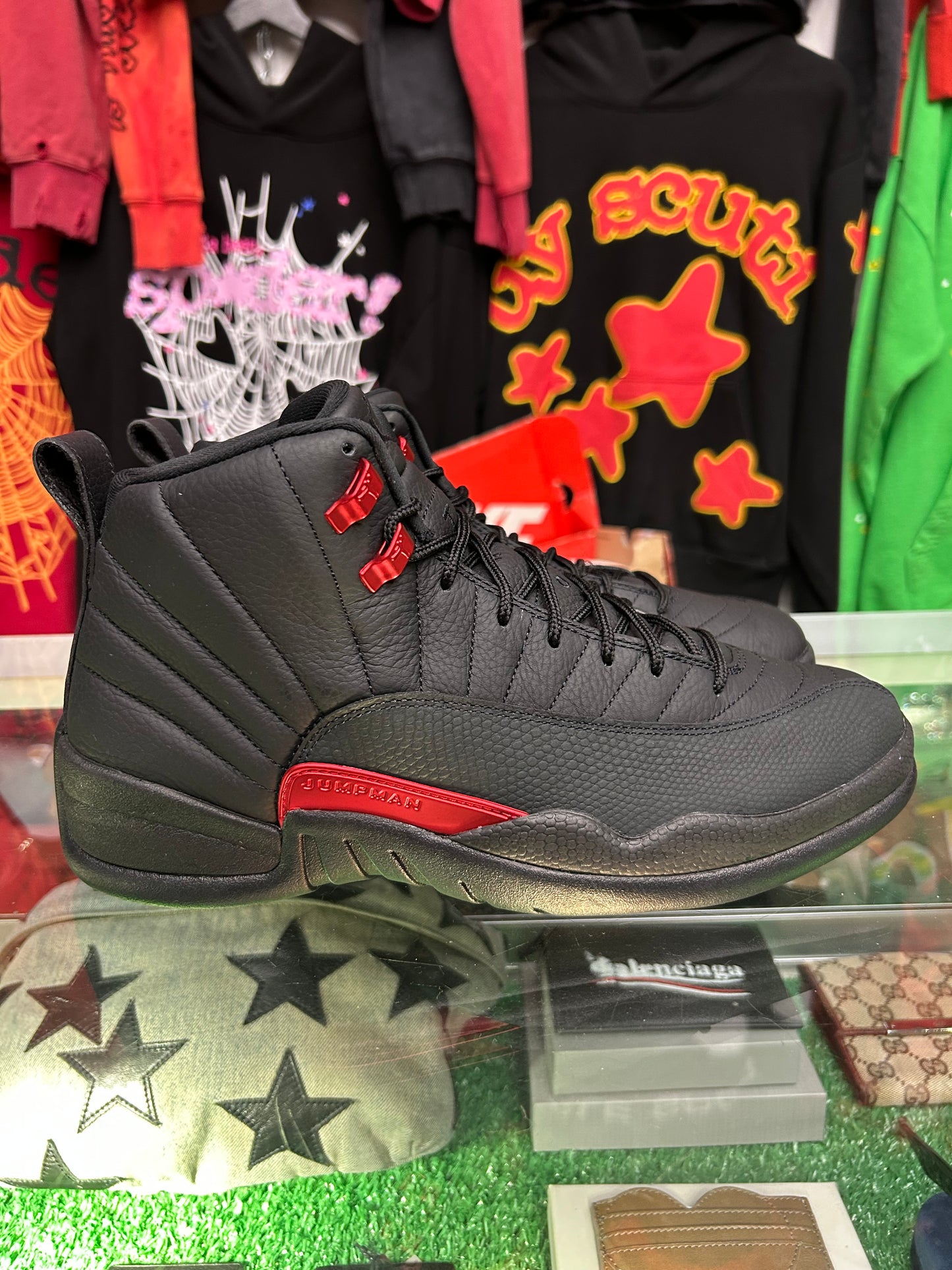 JORDAN 12 RETRO BLOODLINE (PRE-OWNED / NO BOX)