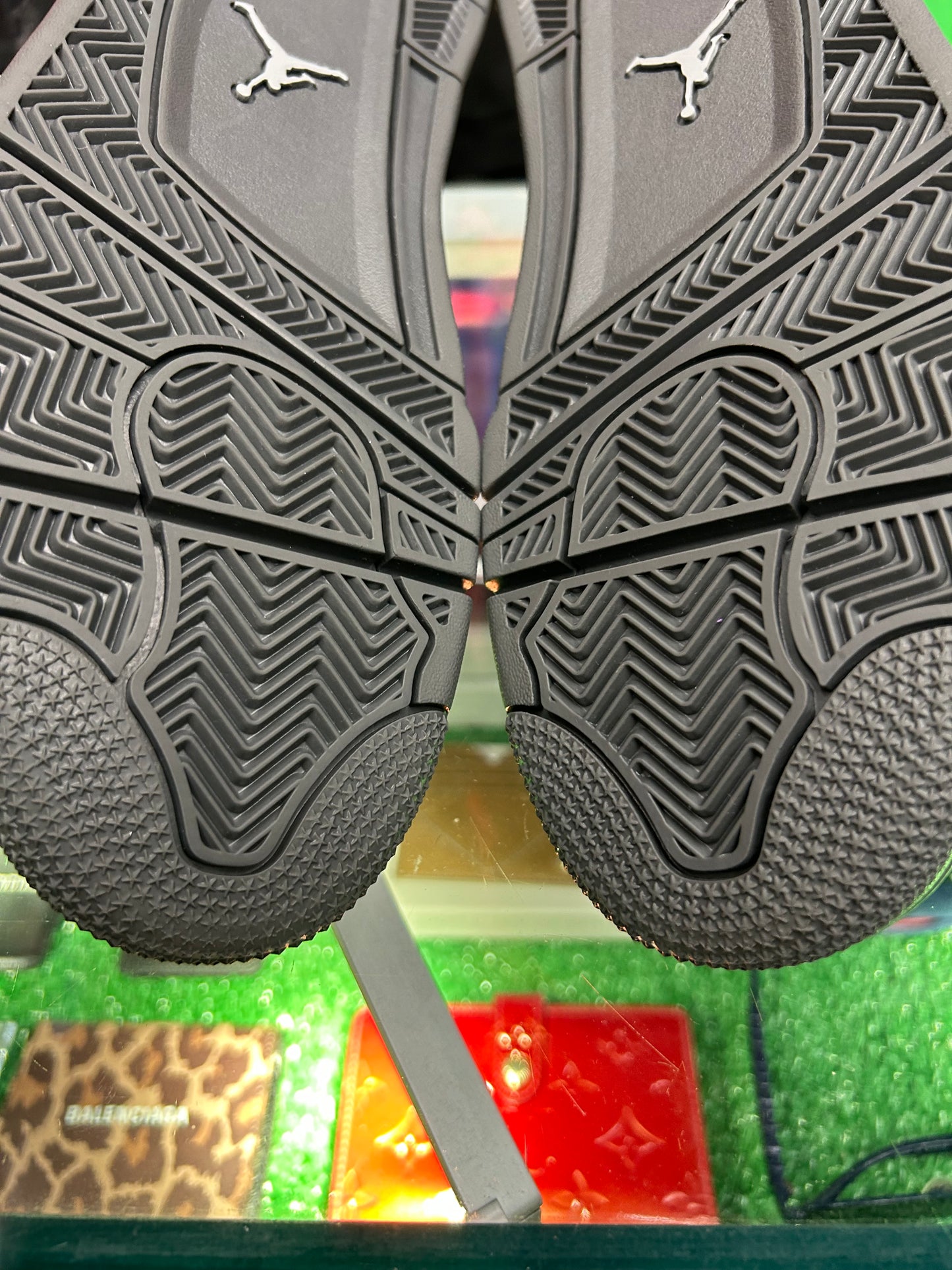 JORDAN 4 RETRO WET CEMENT (PRE-OWNED / WITH BOX)