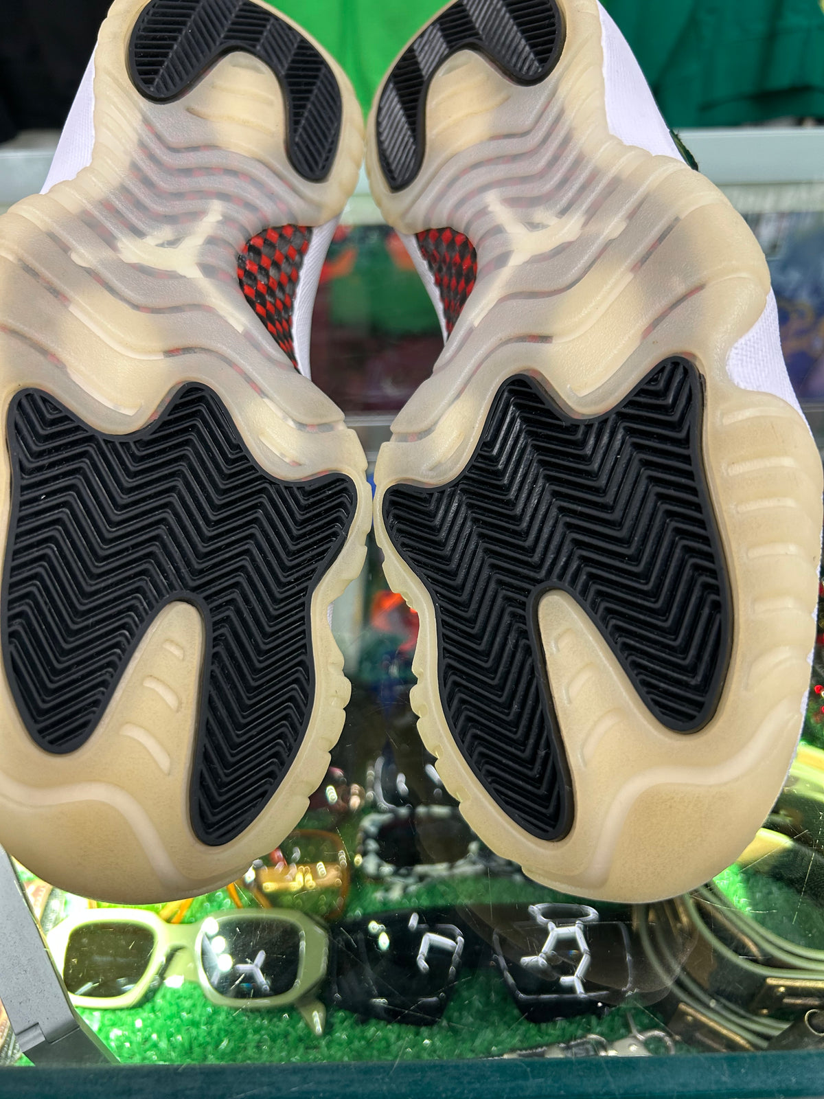 JORDAN 11 72-10 (PRE-OWNED W/ BOX)