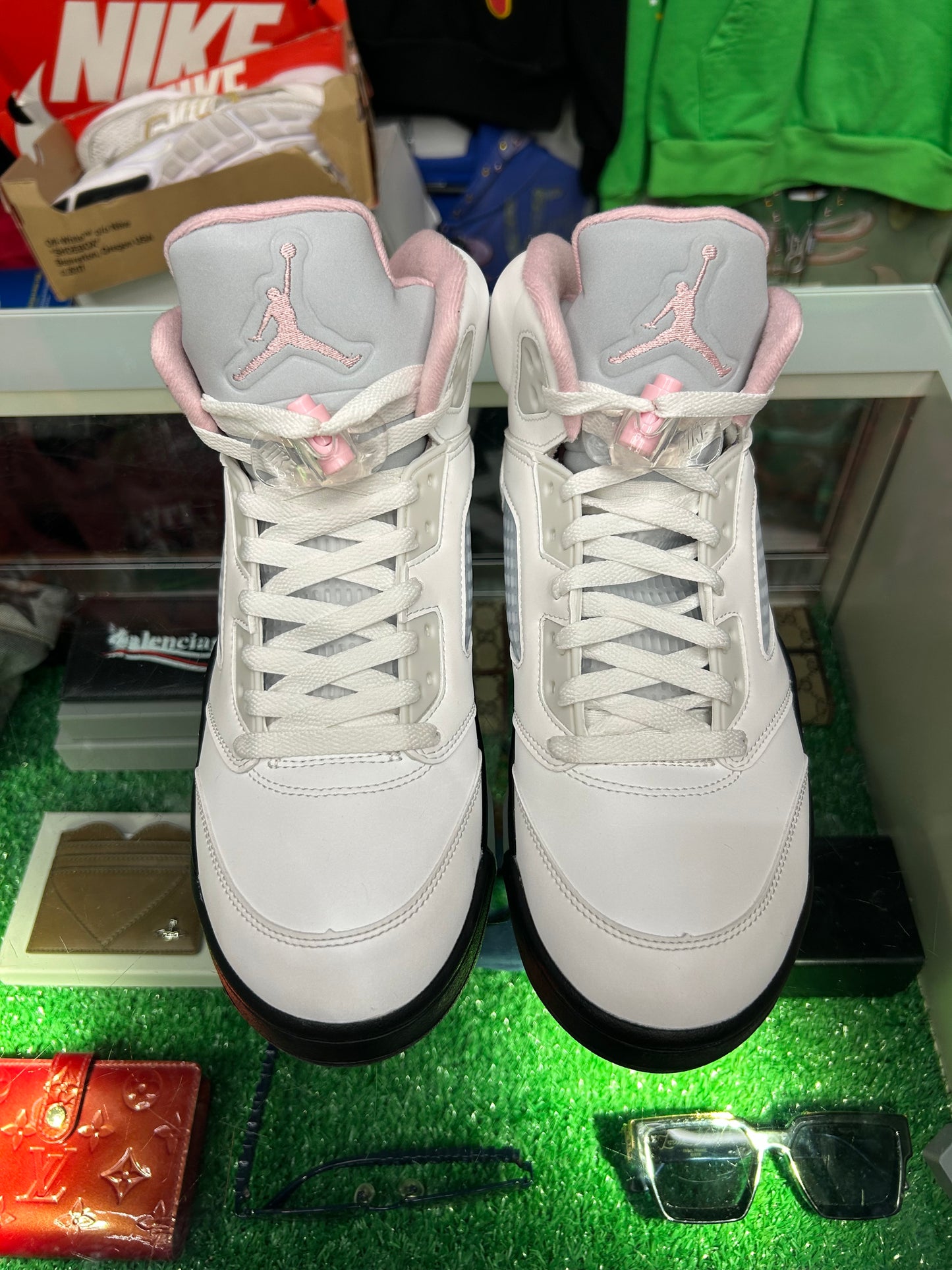 JORDAN 5 MEDIUM SOFT PINK (PRE-OWNED / NO BOX)