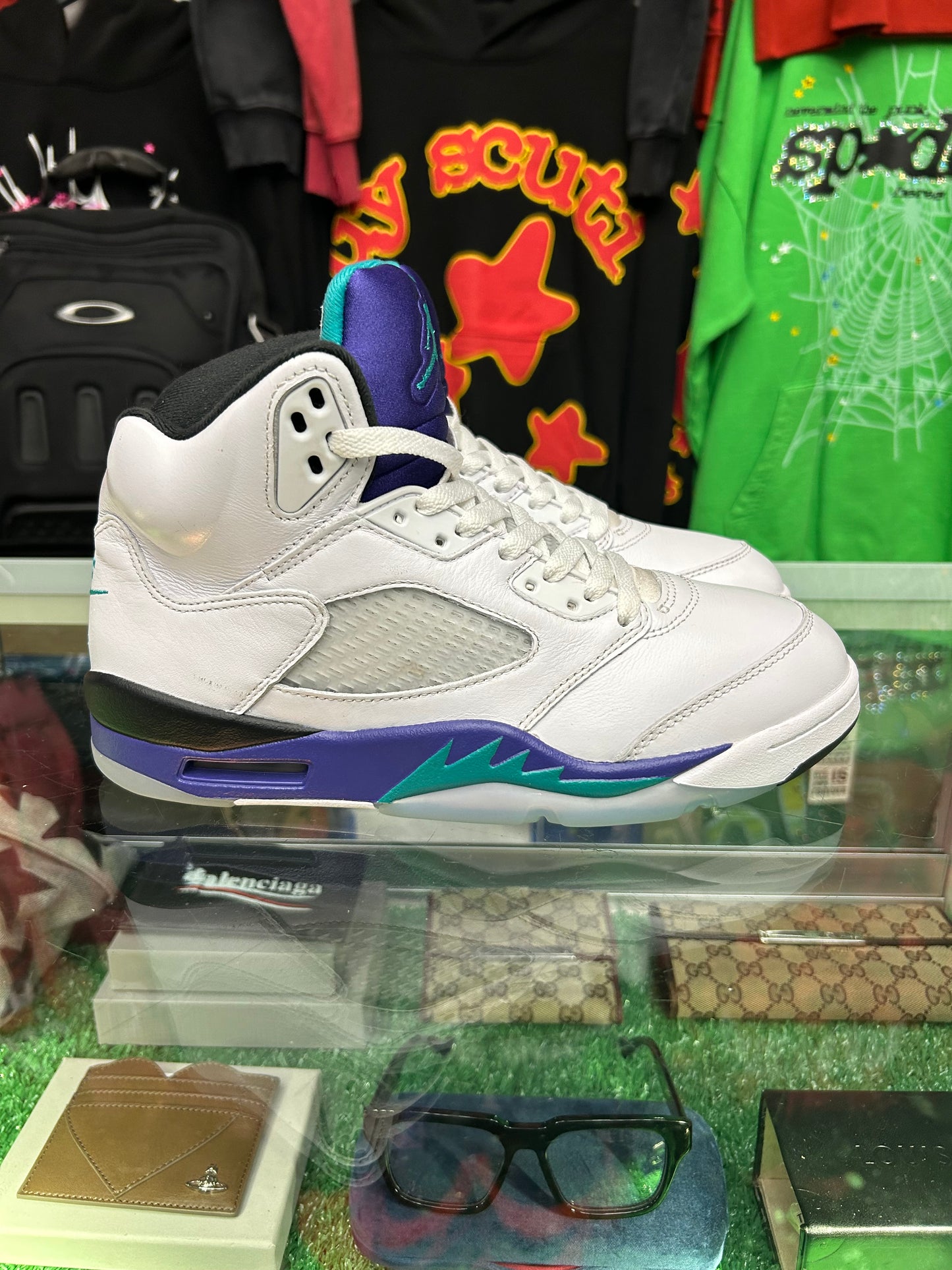 JORDAN 5 RETRO GRAPE (PRE-OWNED / NO BOX)