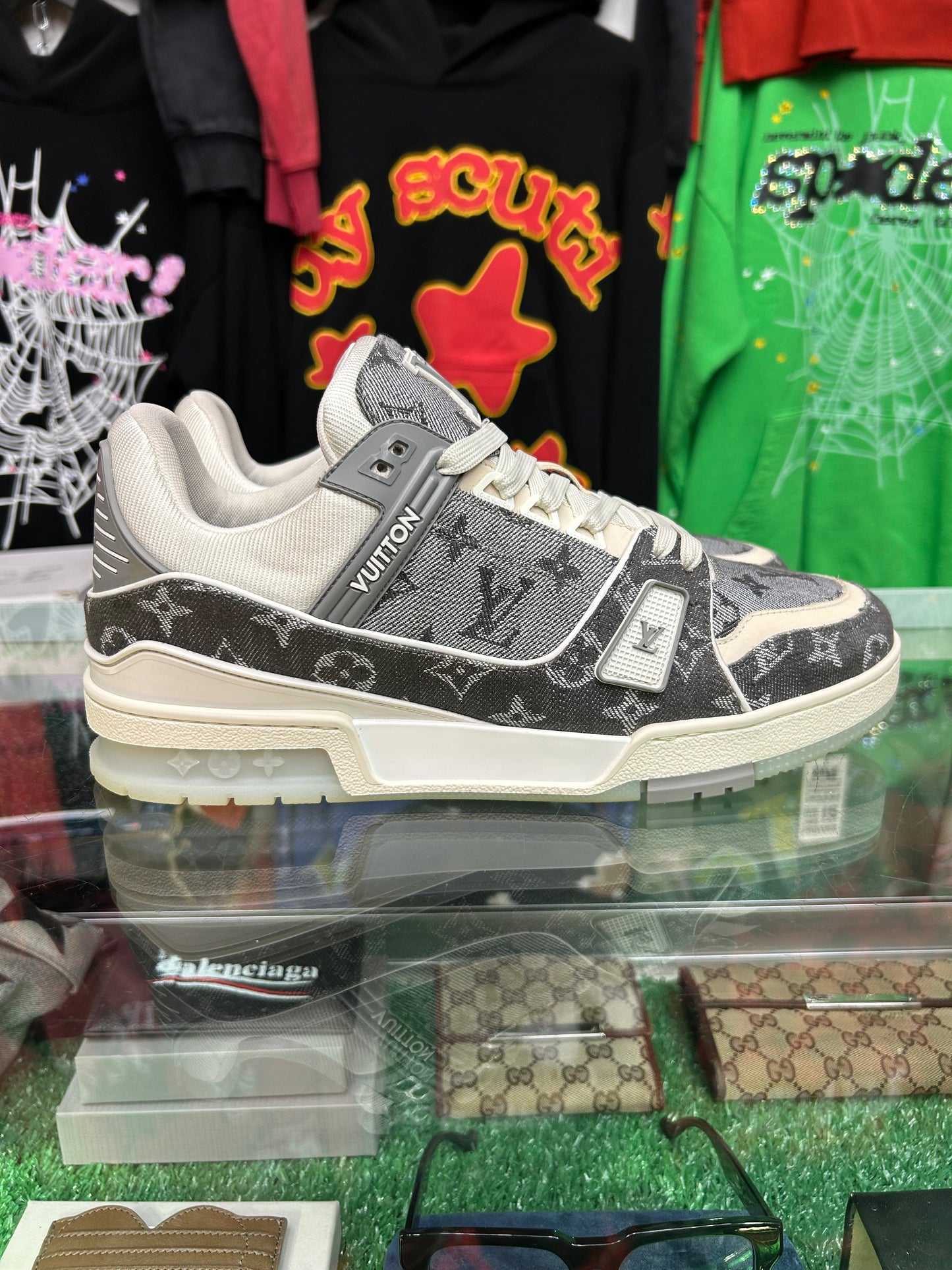 LOUIS VUITTON LV LOW TOP TRAINER GREY (PRE-OWNED W/ BOX) (LV 8)