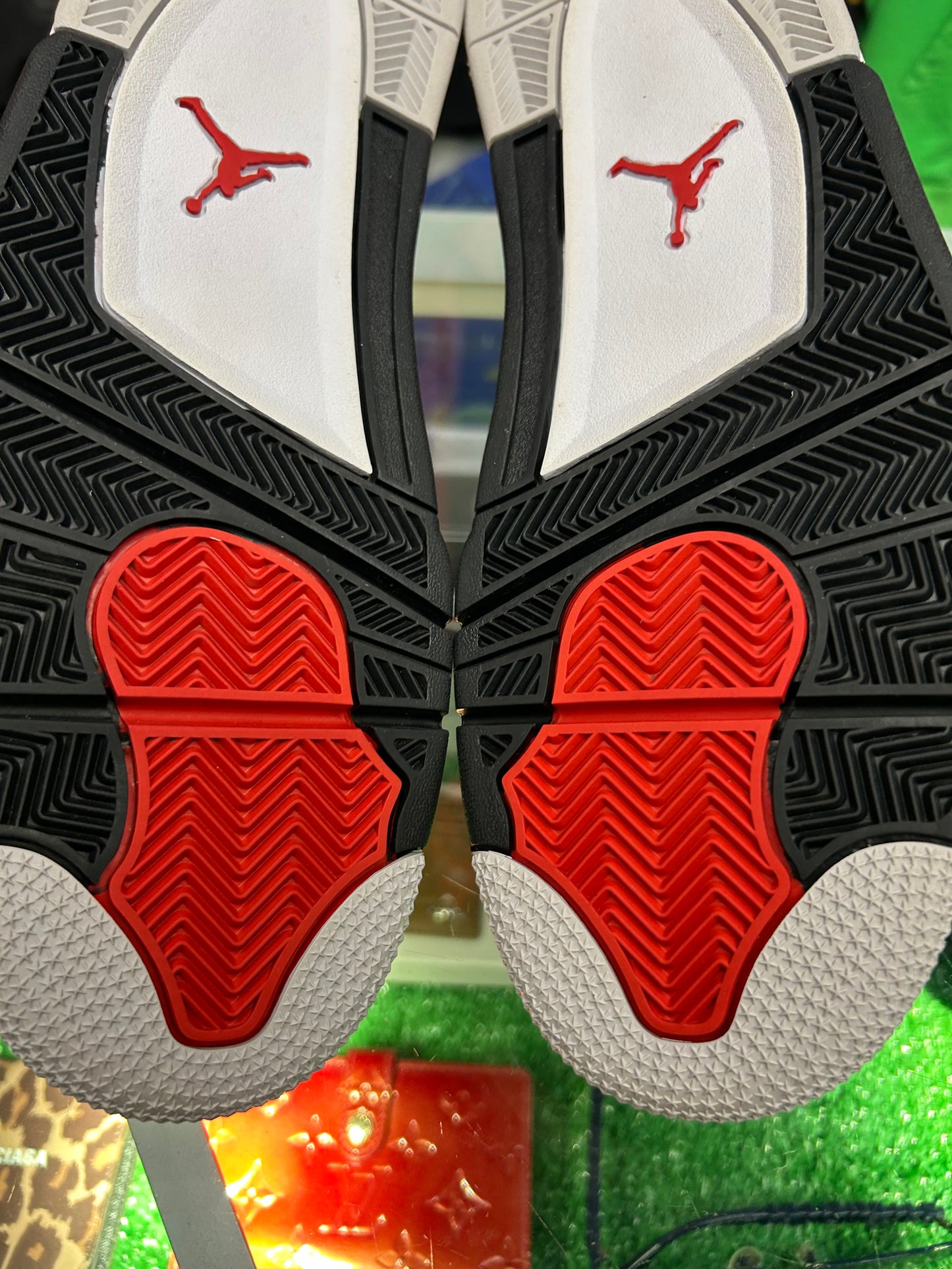 JORDAN 4 RETRO RED CEMENT (PRE-OWNED / WITH BOX)