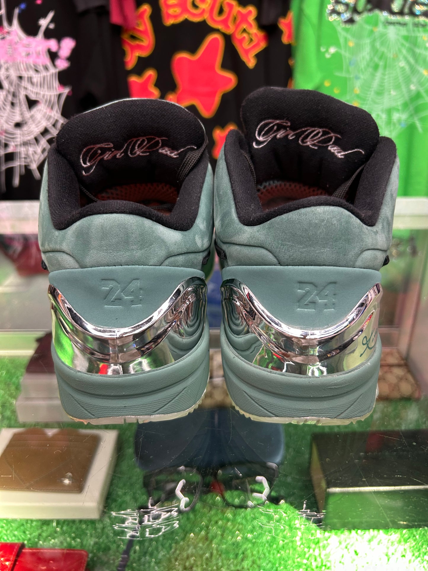 KOBE 4 PROTRO GIRL DAD (PRE-OWNED W/ BOX)