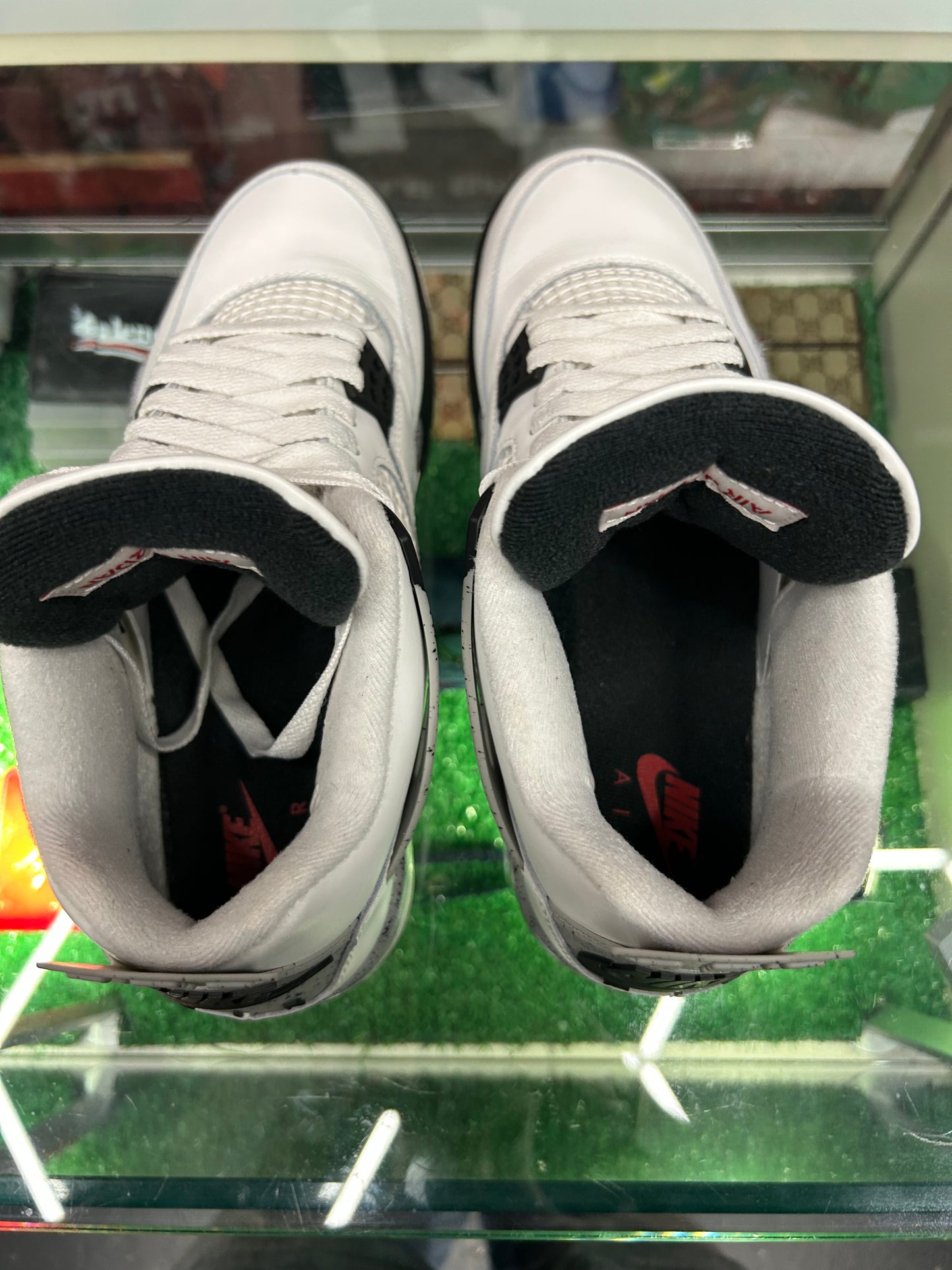 JORDAN 4 RETRO WHITE CEMENT GREY (PRE-OWNED / WITH BOX)