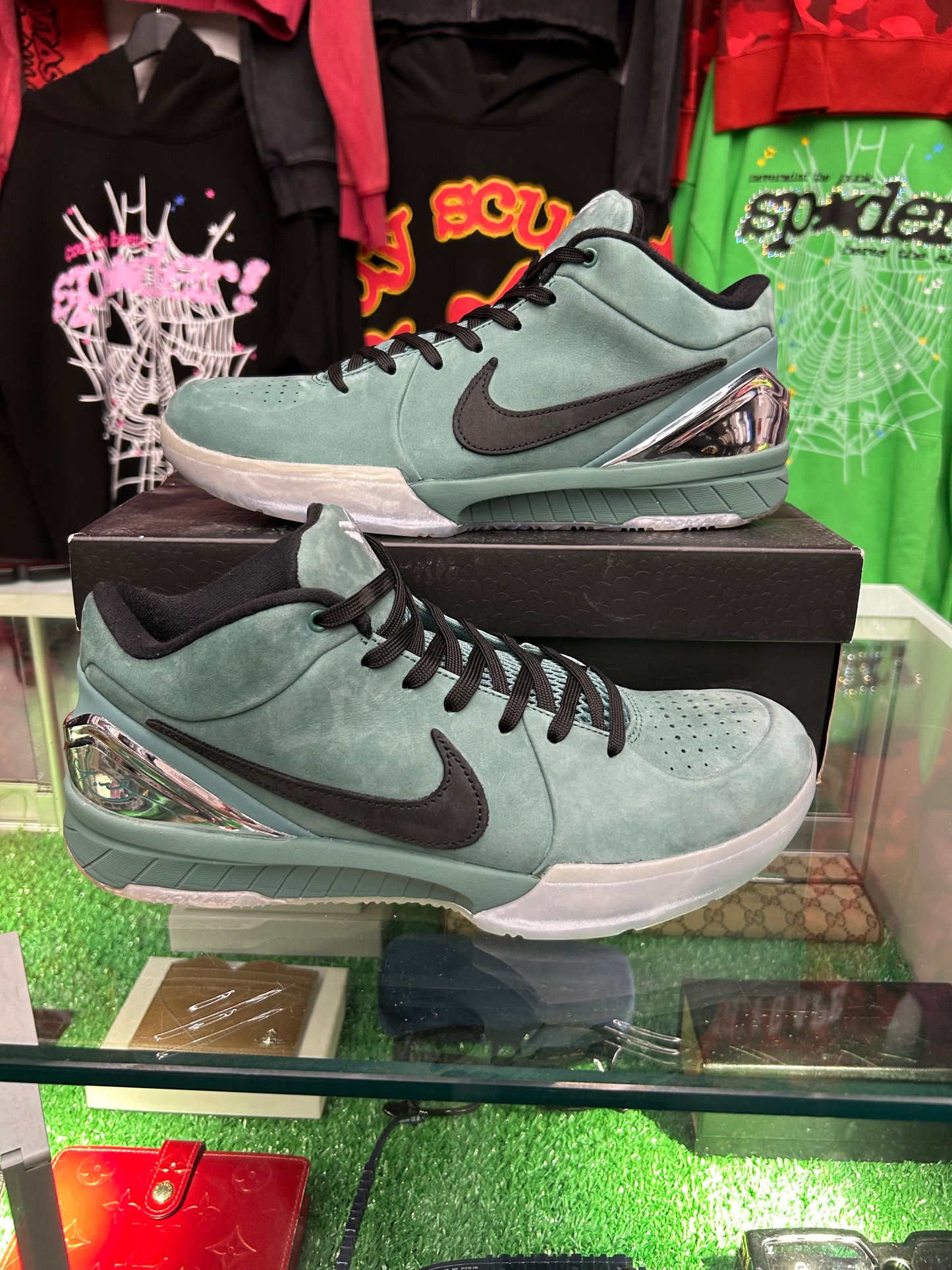KOBE 4 PROTRO GIRL DAD (PRE-OWNED W/ BOX)
