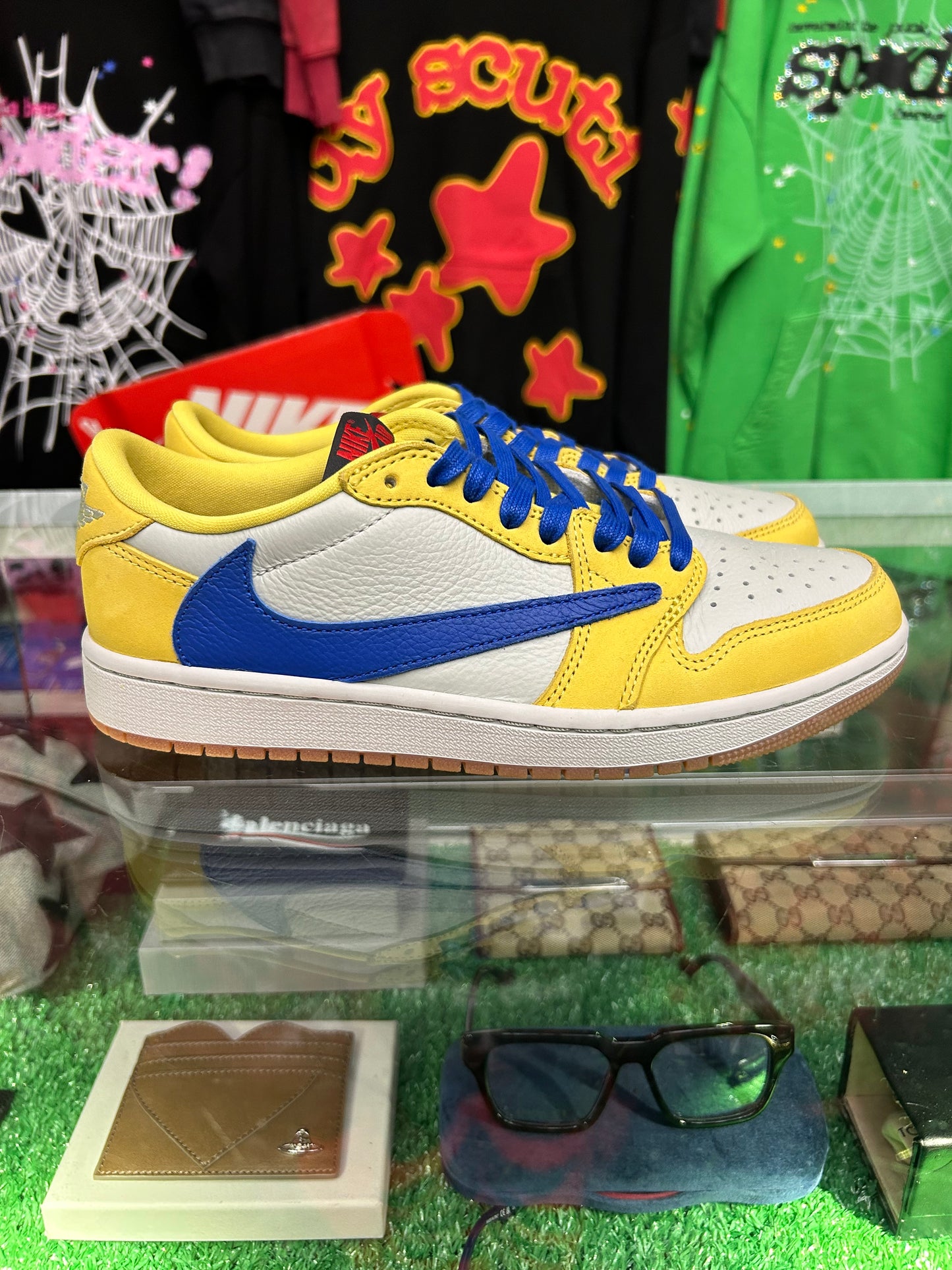 TRAVIS SCOTT X JORDAN 1 LOW CANARY (PRE-OWNED / W BOX)