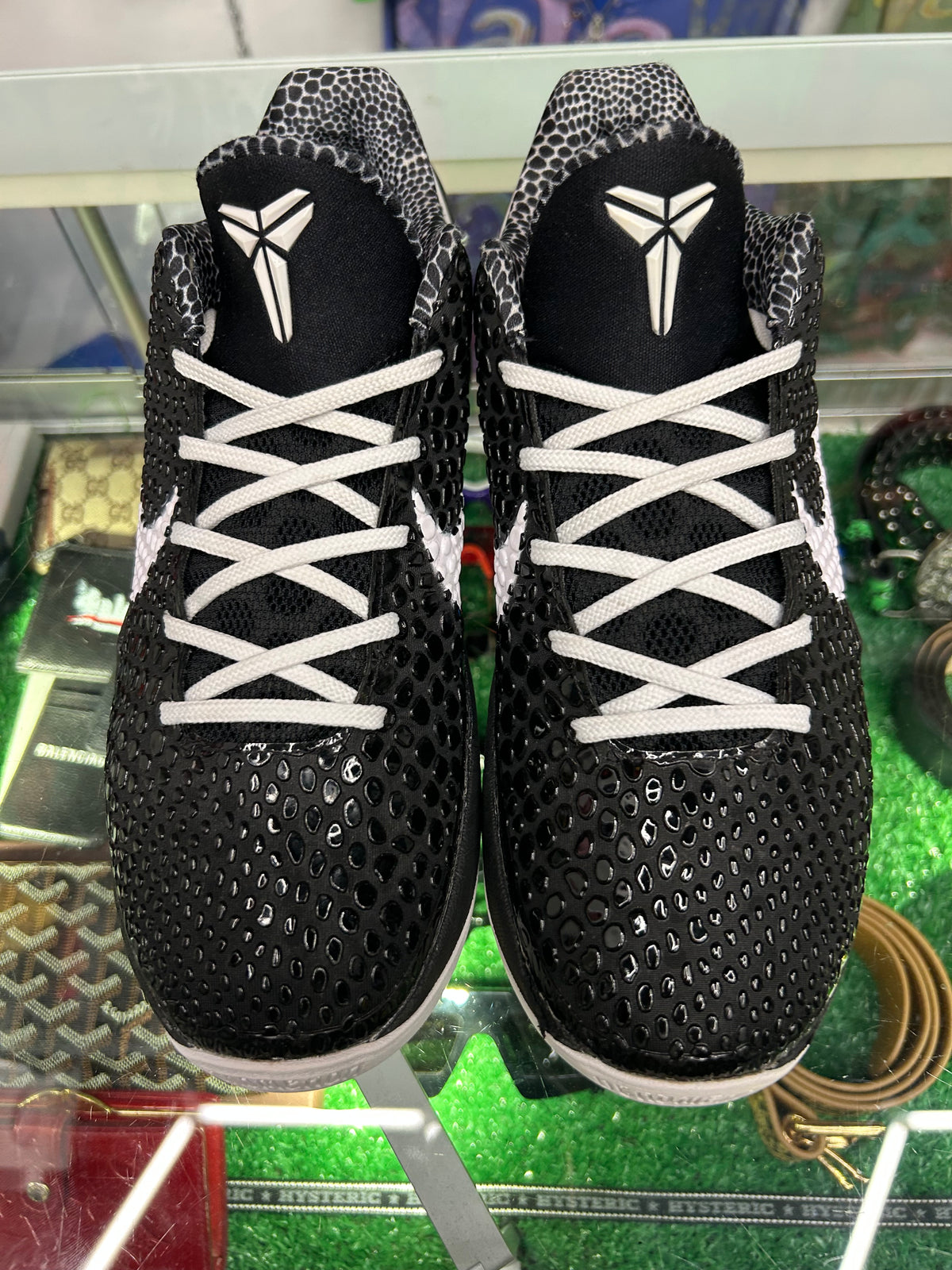 KOBE 6 MAMBACITA SWEET 16 (PRE-OWNED NO BOX) (FLAWS IN PHOTOS)