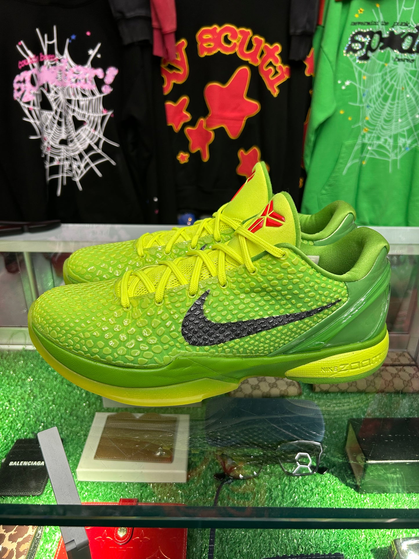 KOBE 6 PROTRO GRINCH (PRE-OWNED W/ BOX)