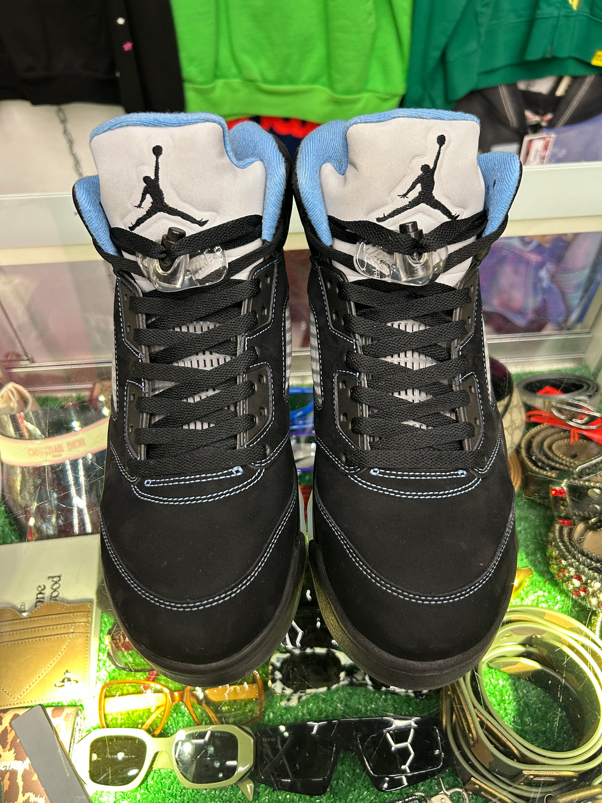 JORDAN 5 BLACK UNIVERSITY BLUE (PRE-OWNED W/ BOX)