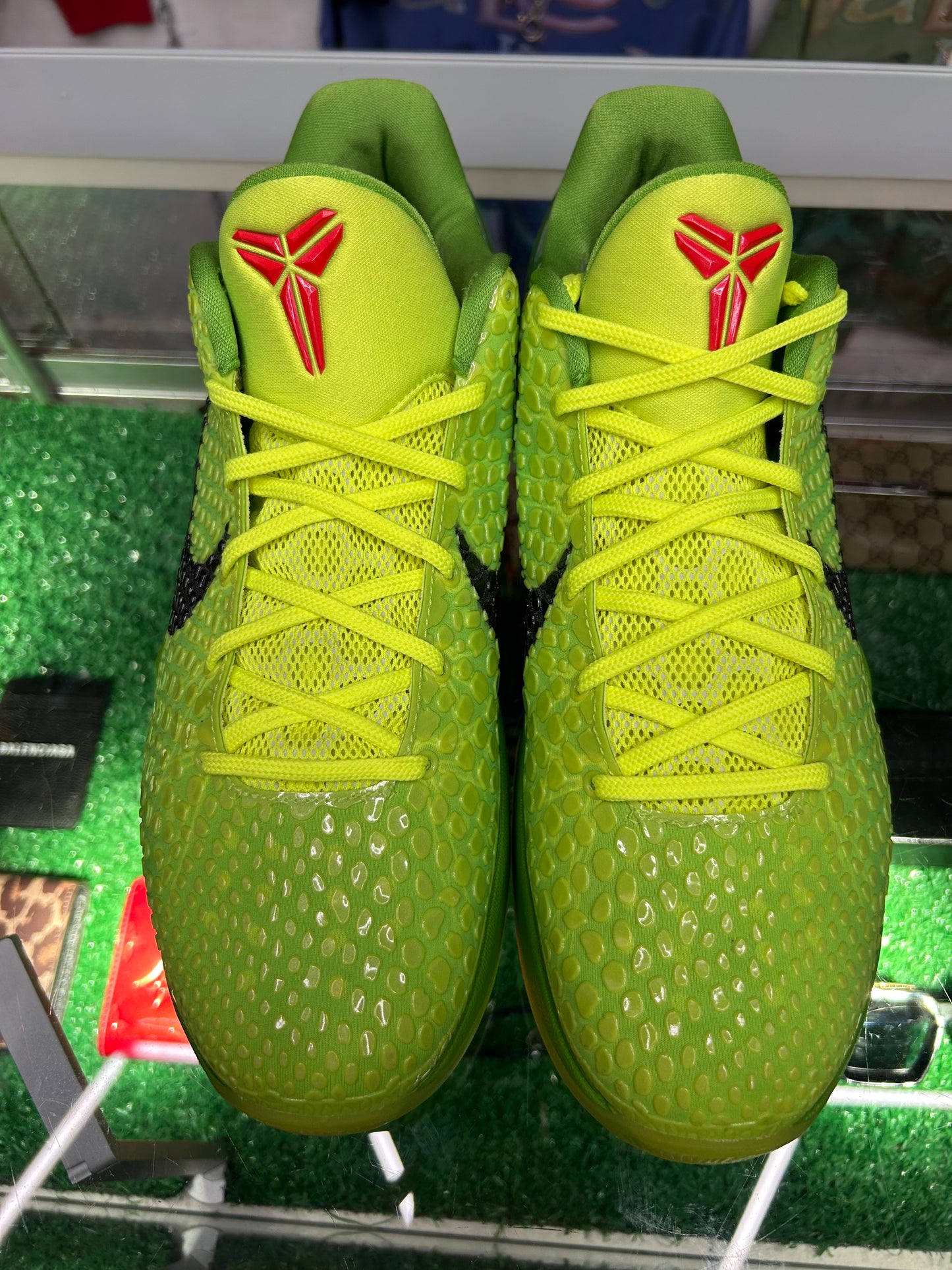KOBE 6 PROTRO GRINCH (PRE-OWNED W/ BOX)