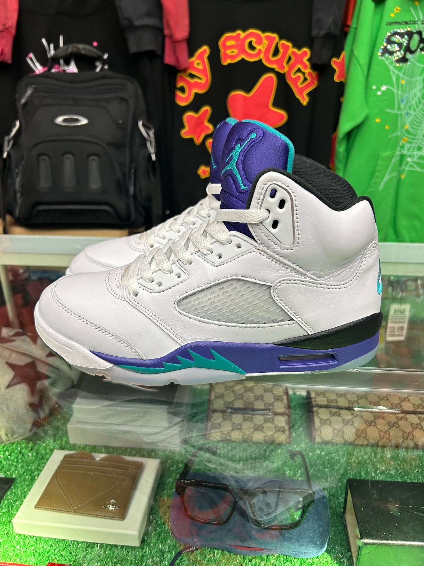 JORDAN 5 RETRO GRAPE (PRE-OWNED / NO BOX)