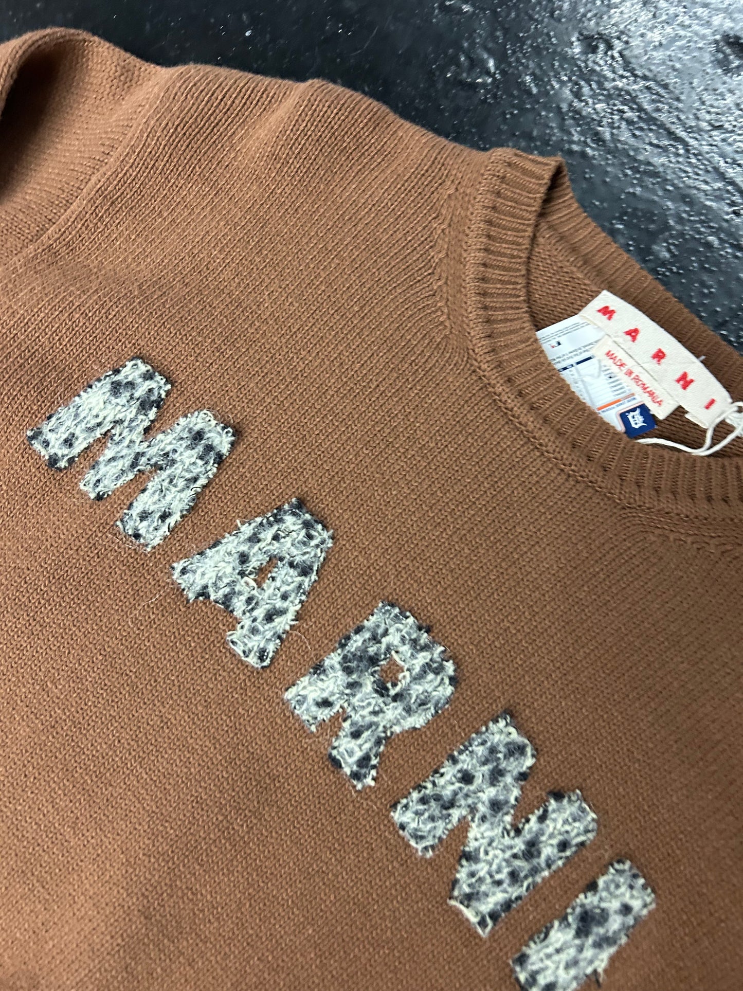 MARNI ROUND NECK SWEATER WITH EMBROIDERED LOGO “BROWN” (VNDS)